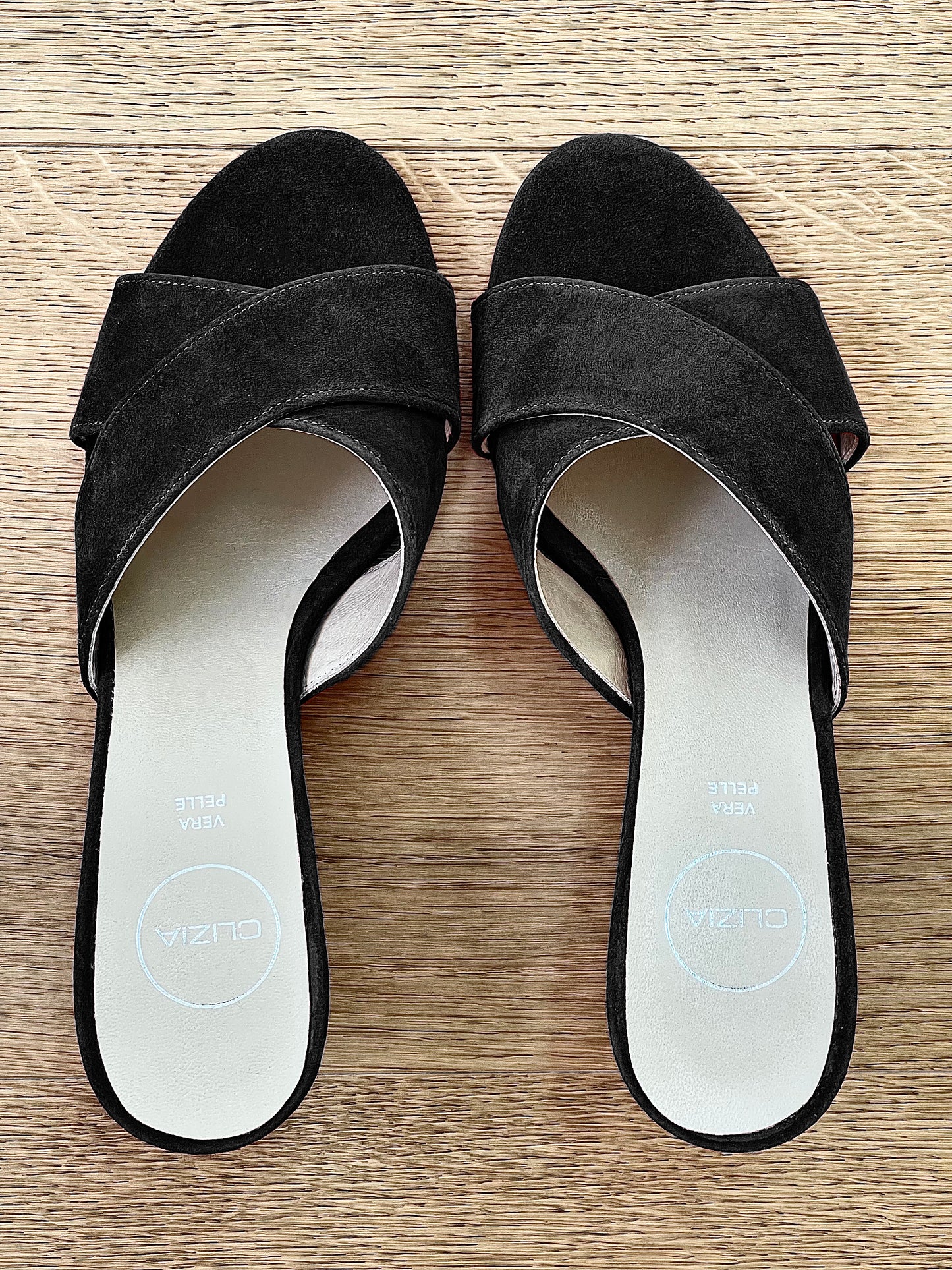 BLACK SUEDE ZURI