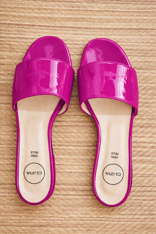MANHATTAN FUCHSIA NAIL POLISH