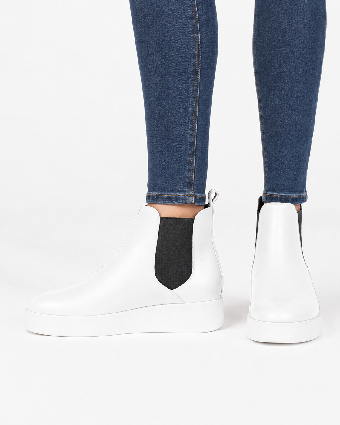 TOMMY WHITE LEATHER