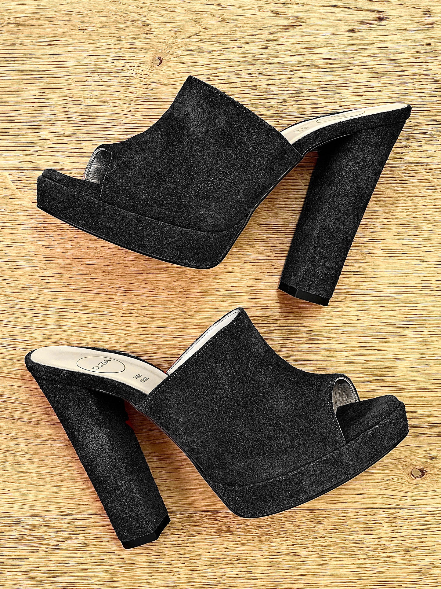 BLACK SUEDE LEWIS