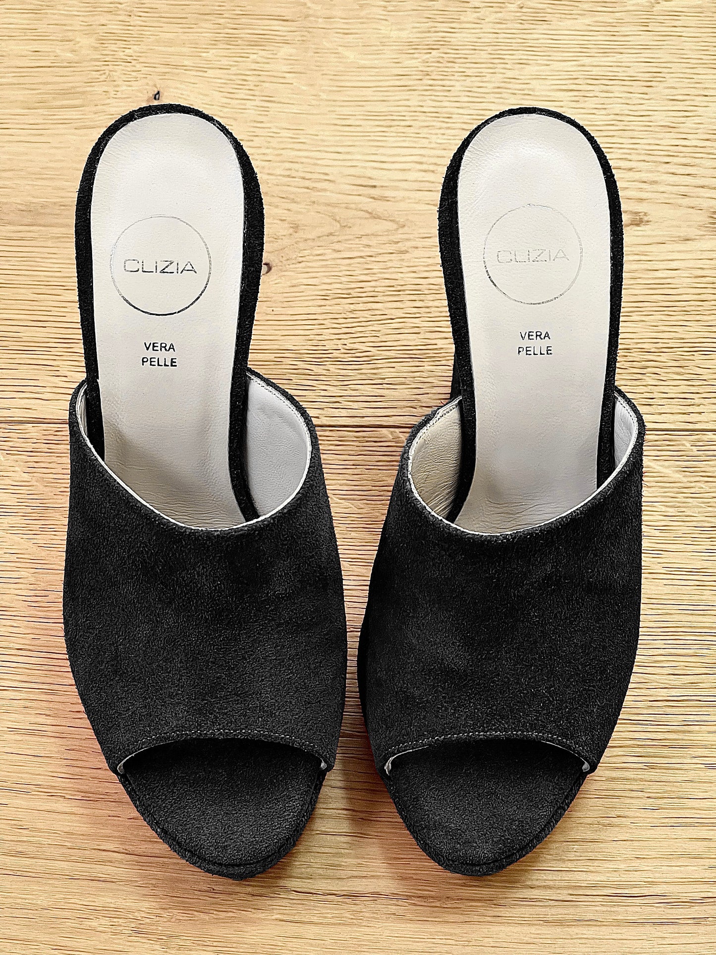 BLACK SUEDE LEWIS