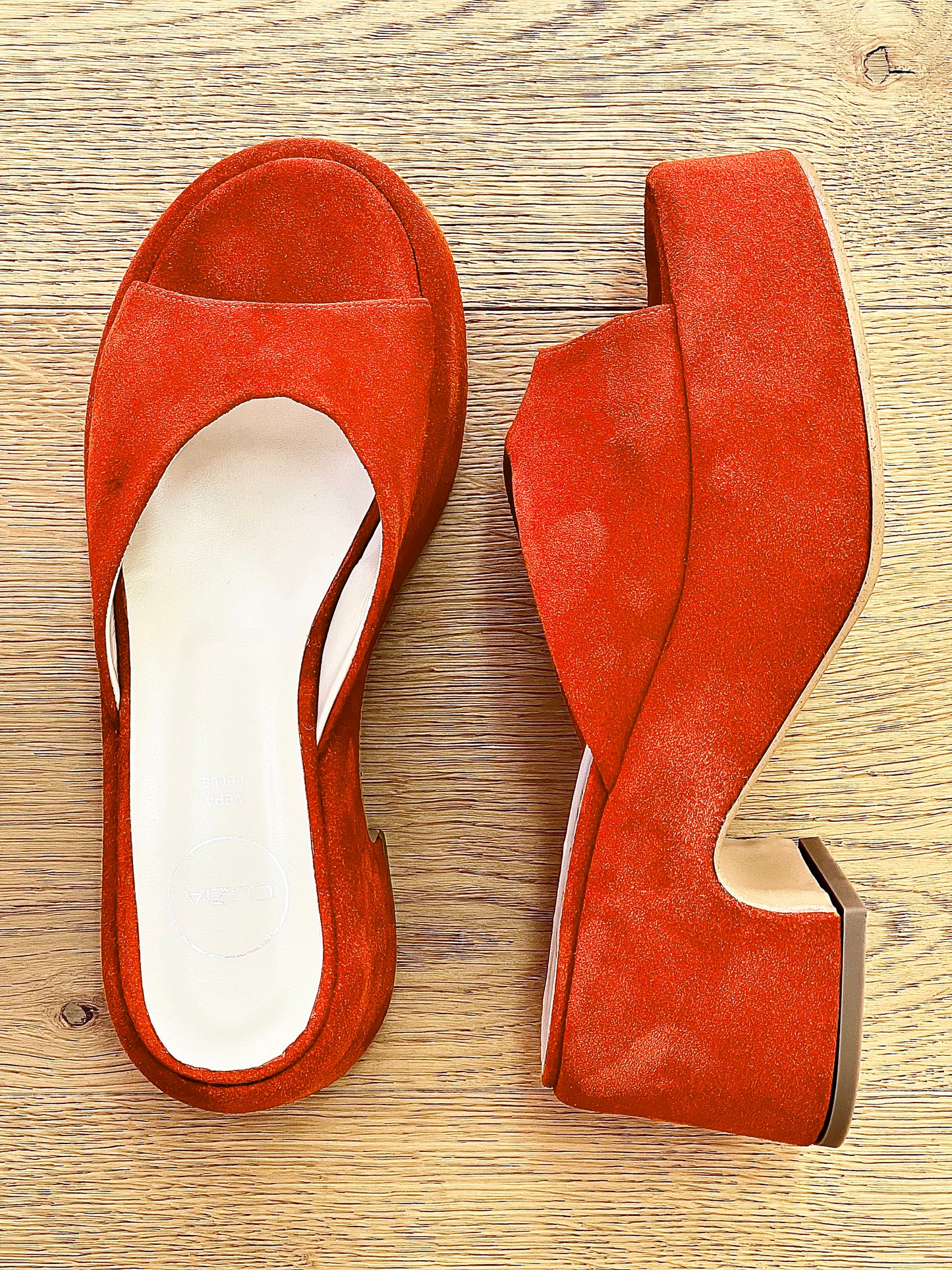 ORANGE SUEDE JACKIE