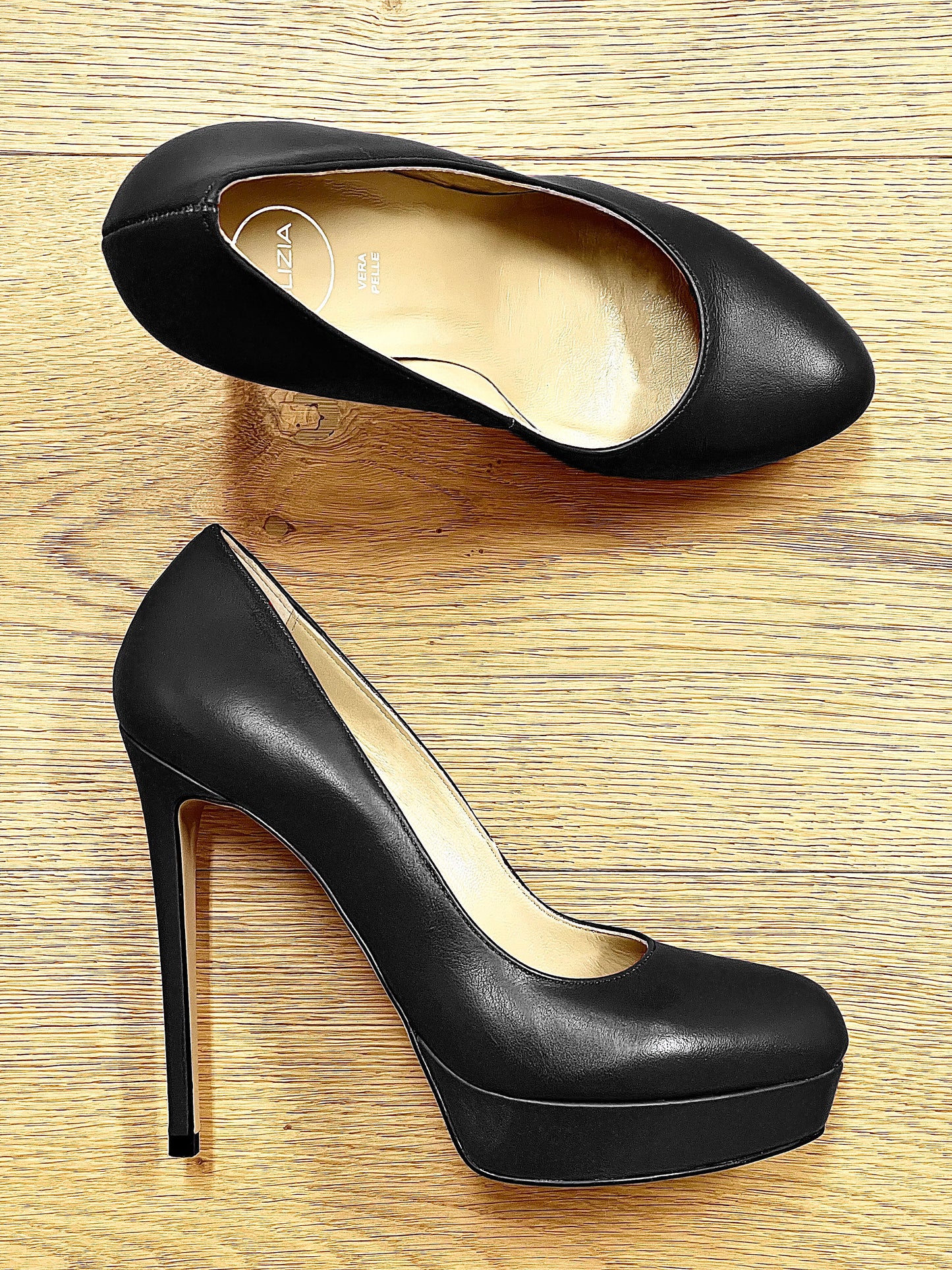 EVEN BLACK LEATHER