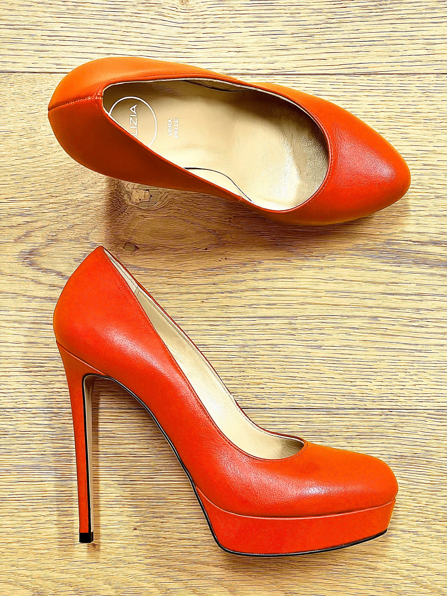 EVEN ORANGE LEATHER