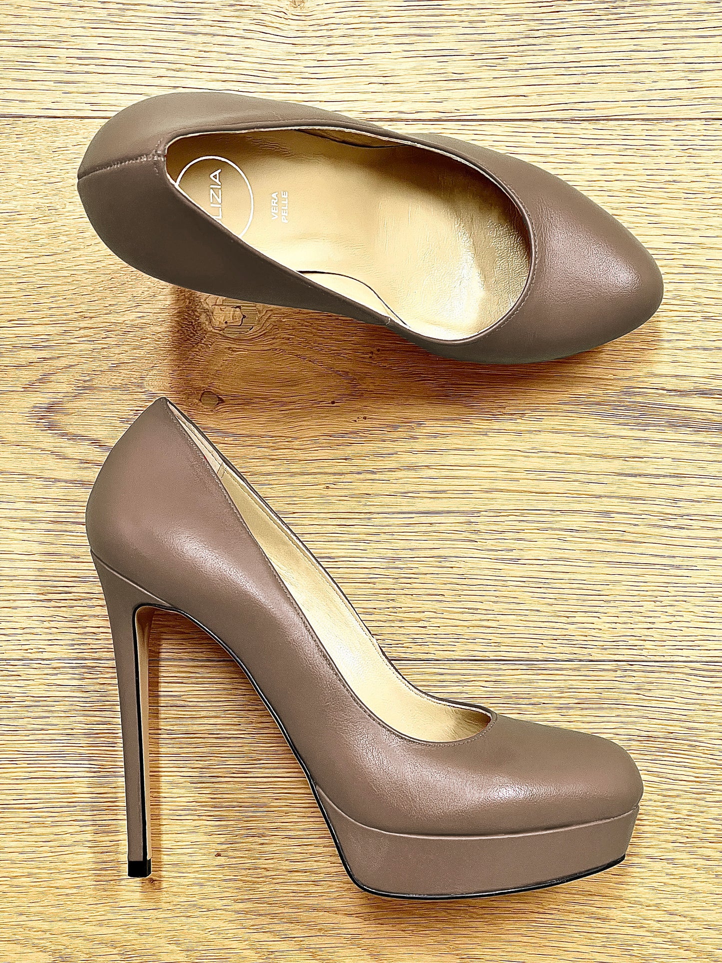 EVEN TAUPE LEATHER