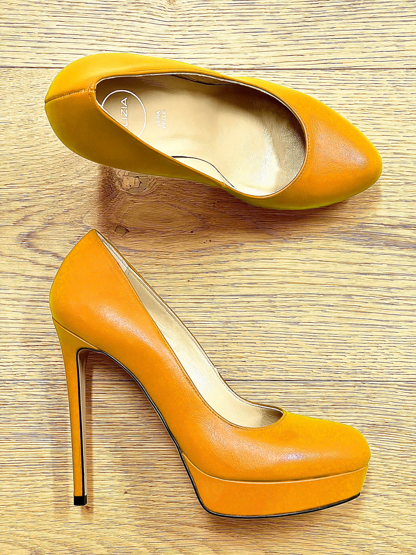 EVEN YELLOW LEATHER