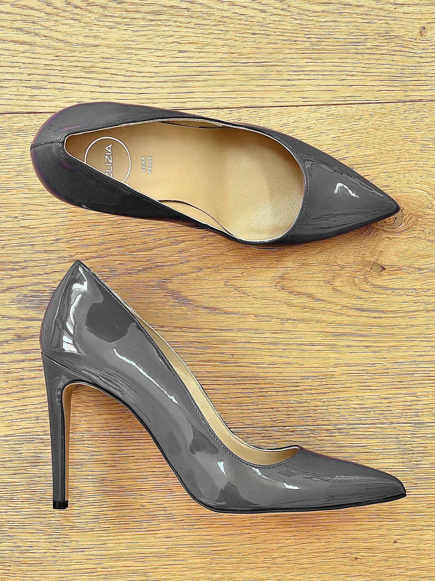 NOE GRAY PATENT LEATHER