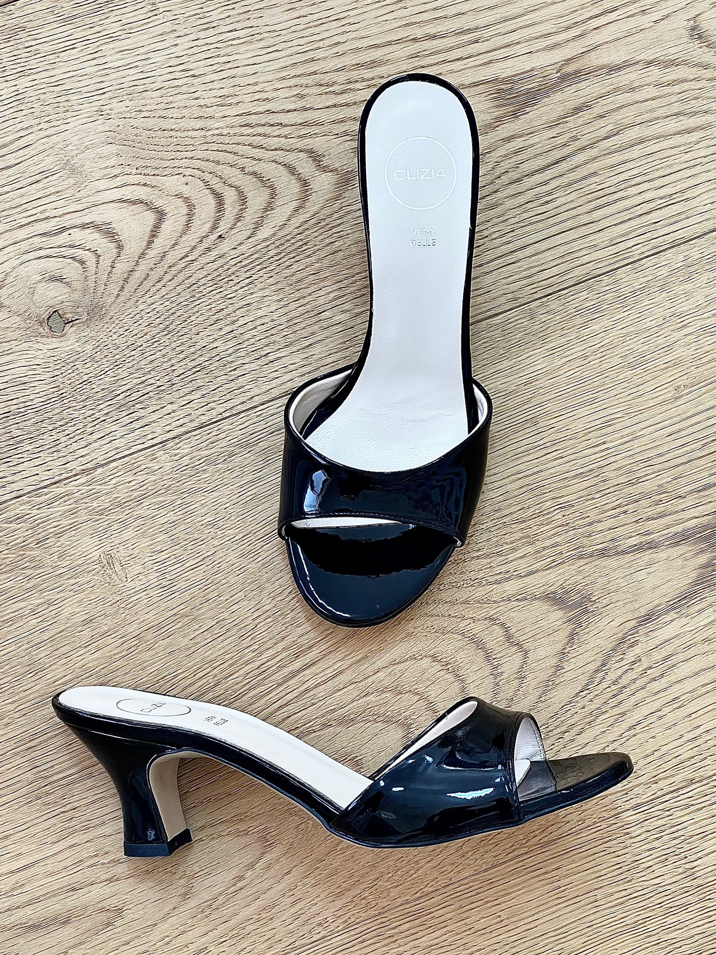 YUDI BLACK PATENT LEATHER