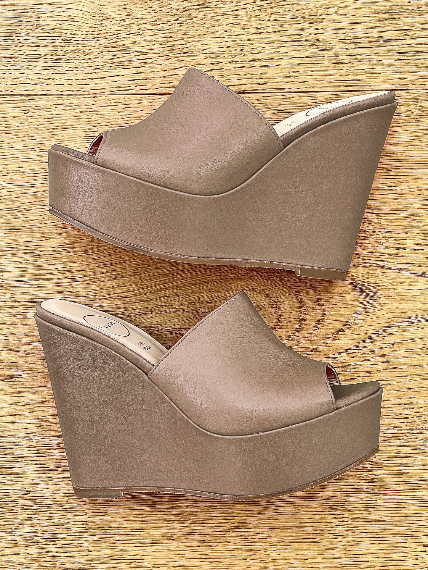 EMMA TAUPE LEATHER