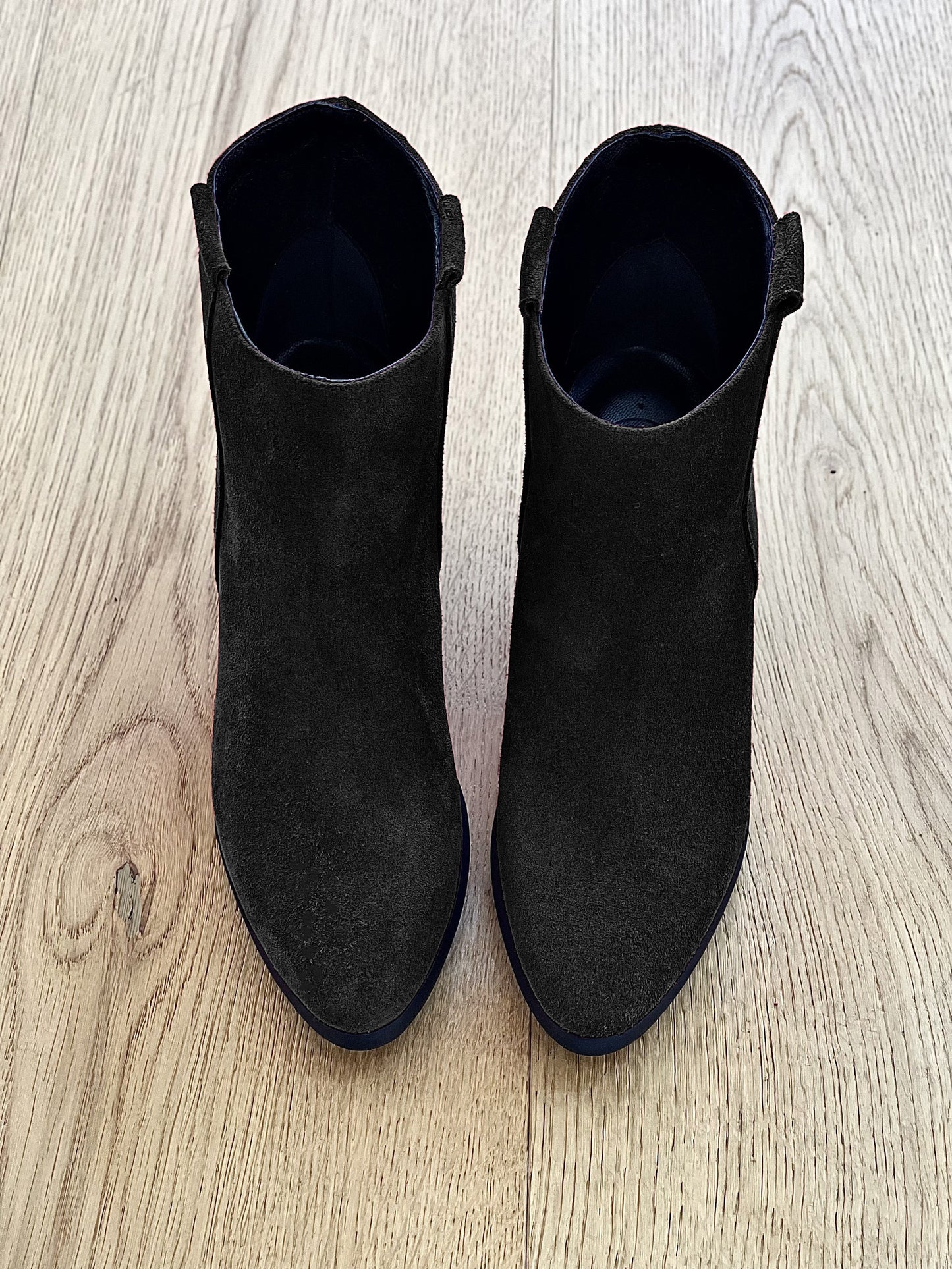 BLACK SUEDE TESSA