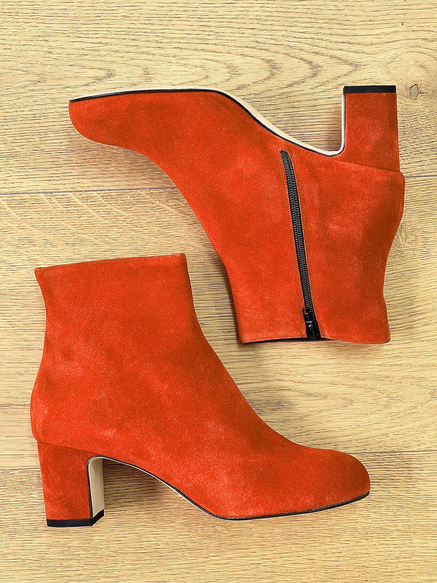 ORANGE SUEDE LUCAS