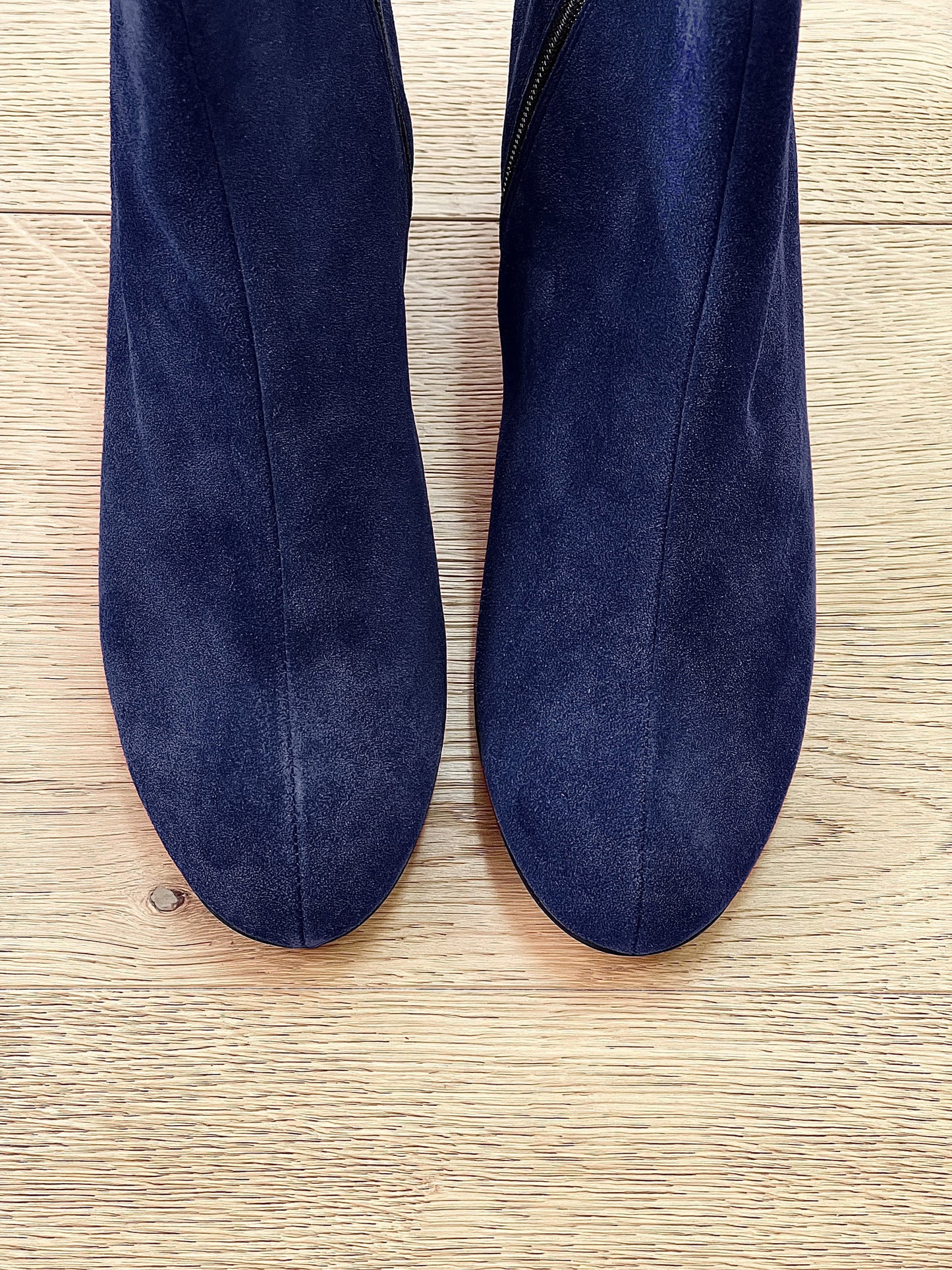 BLUE SUEDE LUCAS