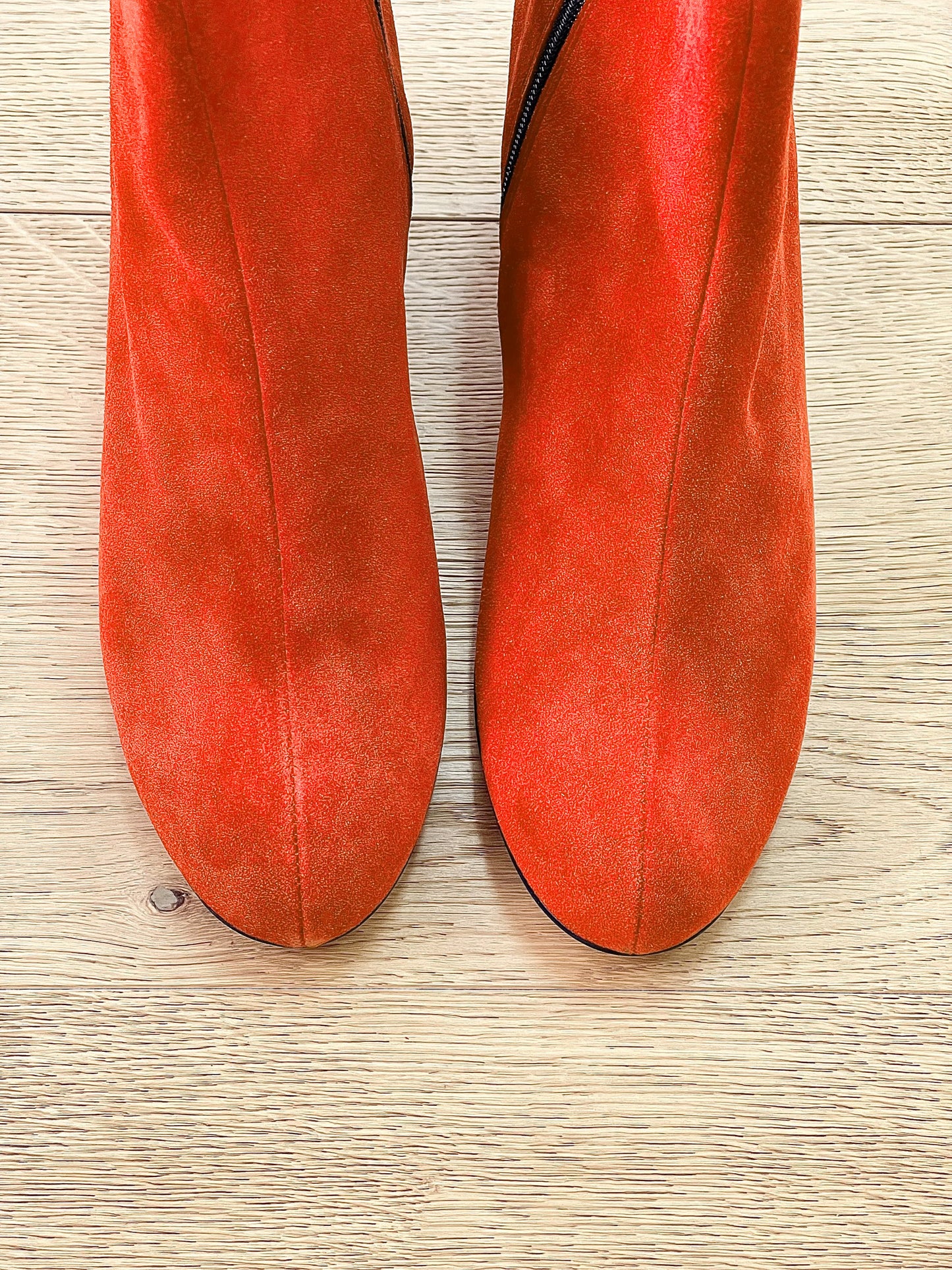 ORANGE SUEDE LUCAS