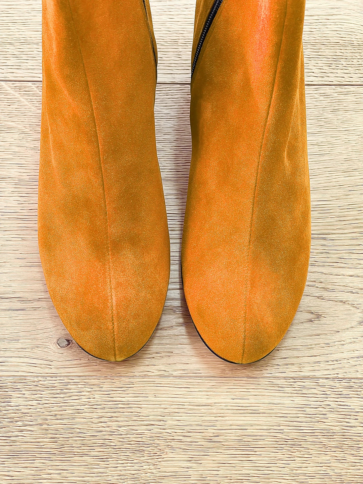 LUCAS OCHRE SUEDE