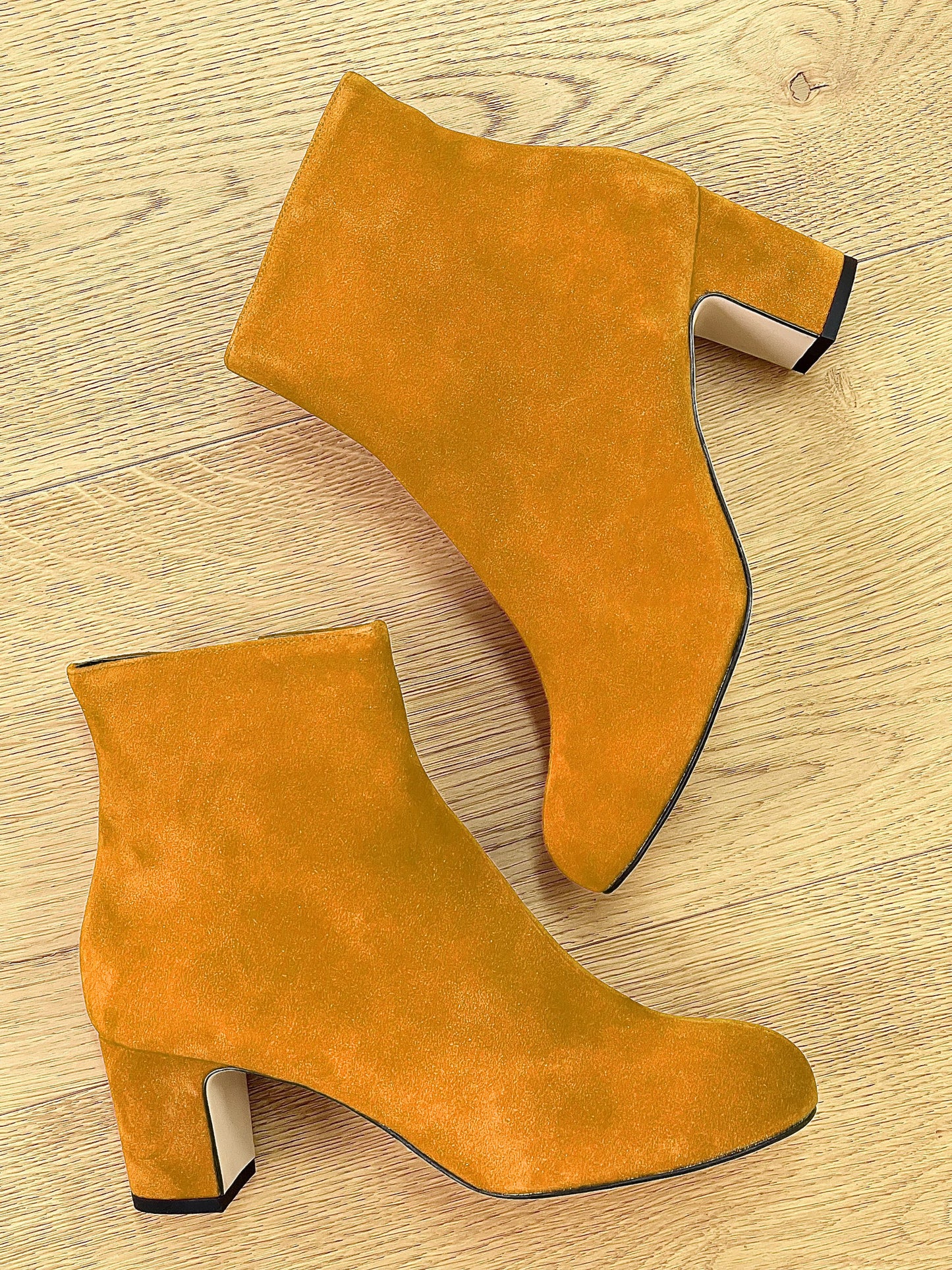 LUCAS OCHRE SUEDE