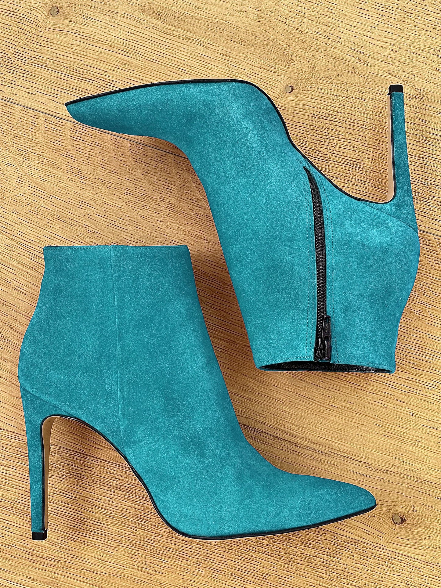 BLUE SUEDE TITA
