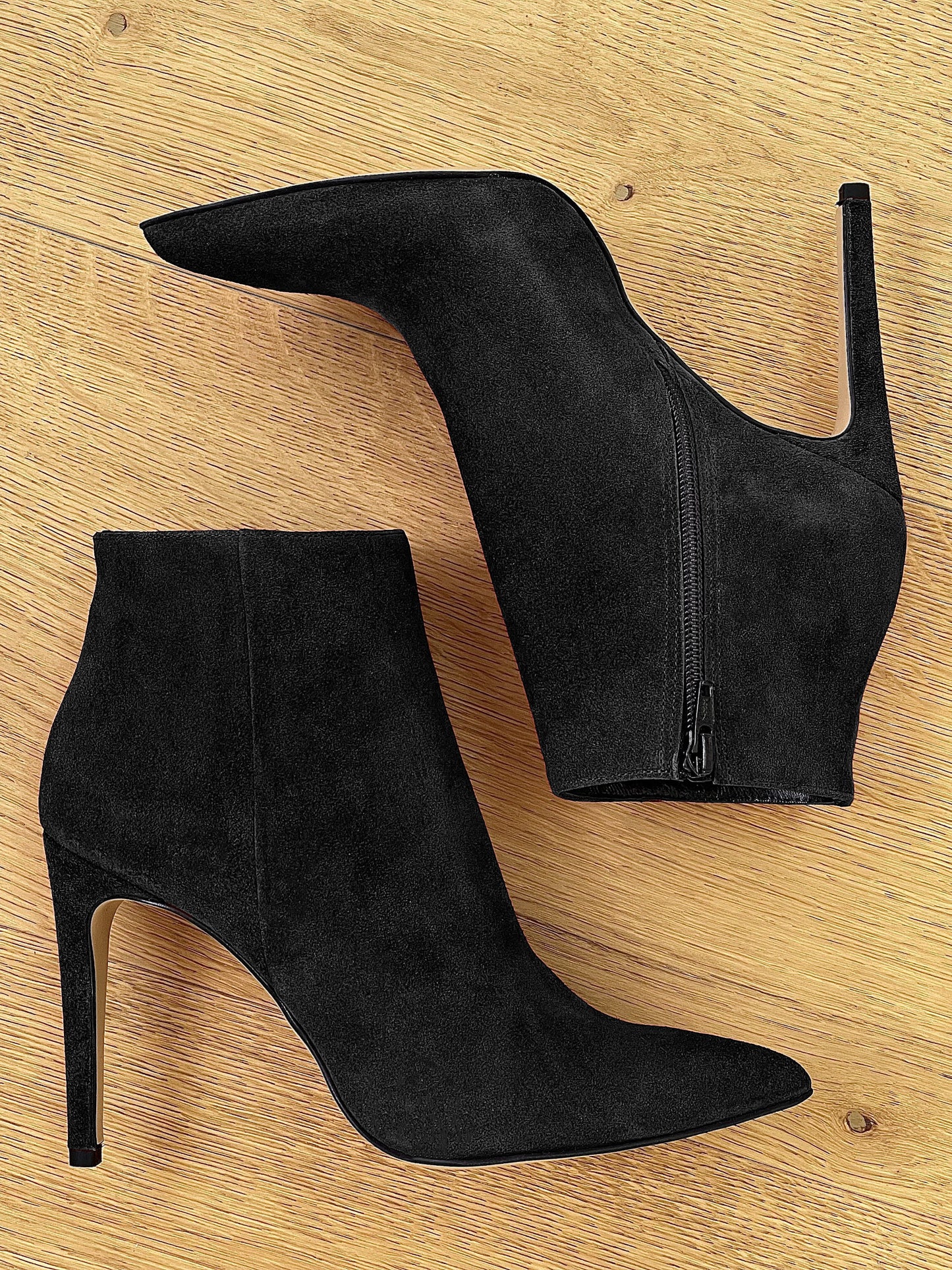 BLACK SUEDE TITA