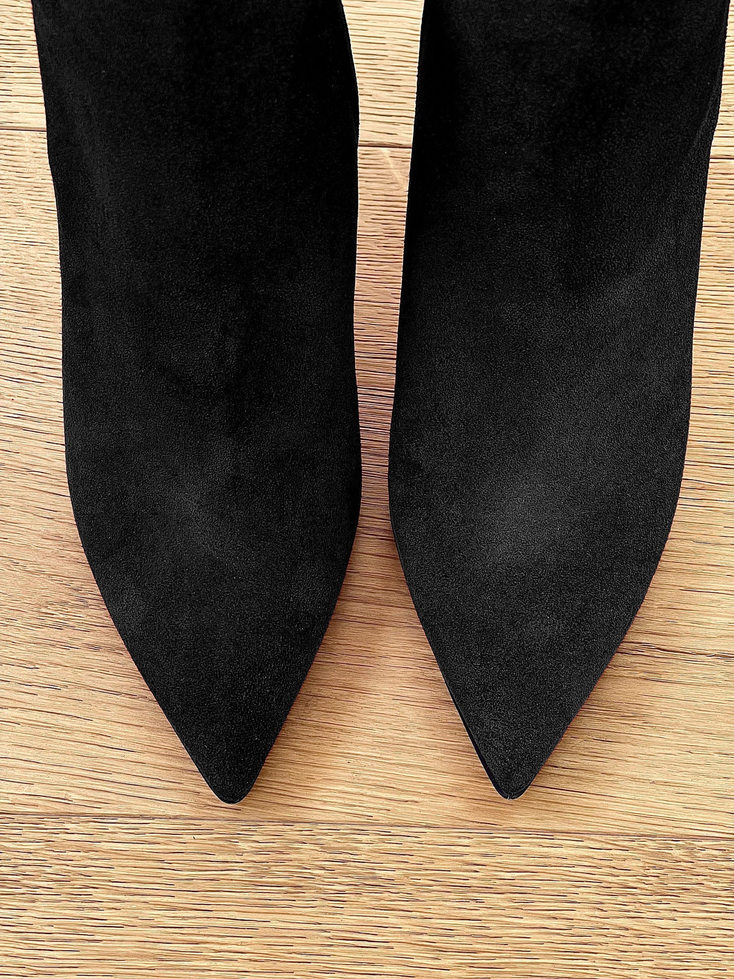 BLACK SUEDE TITA