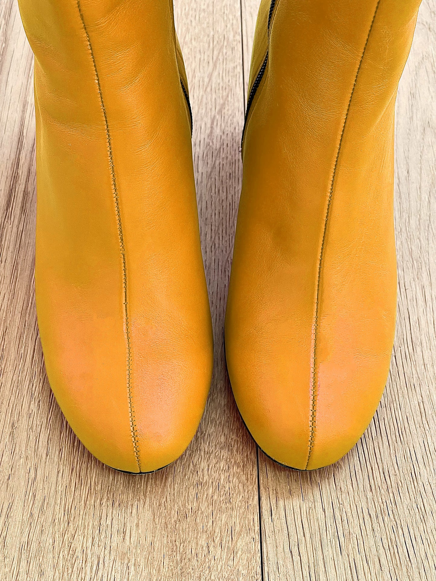VIENNA OCHRE LEATHER