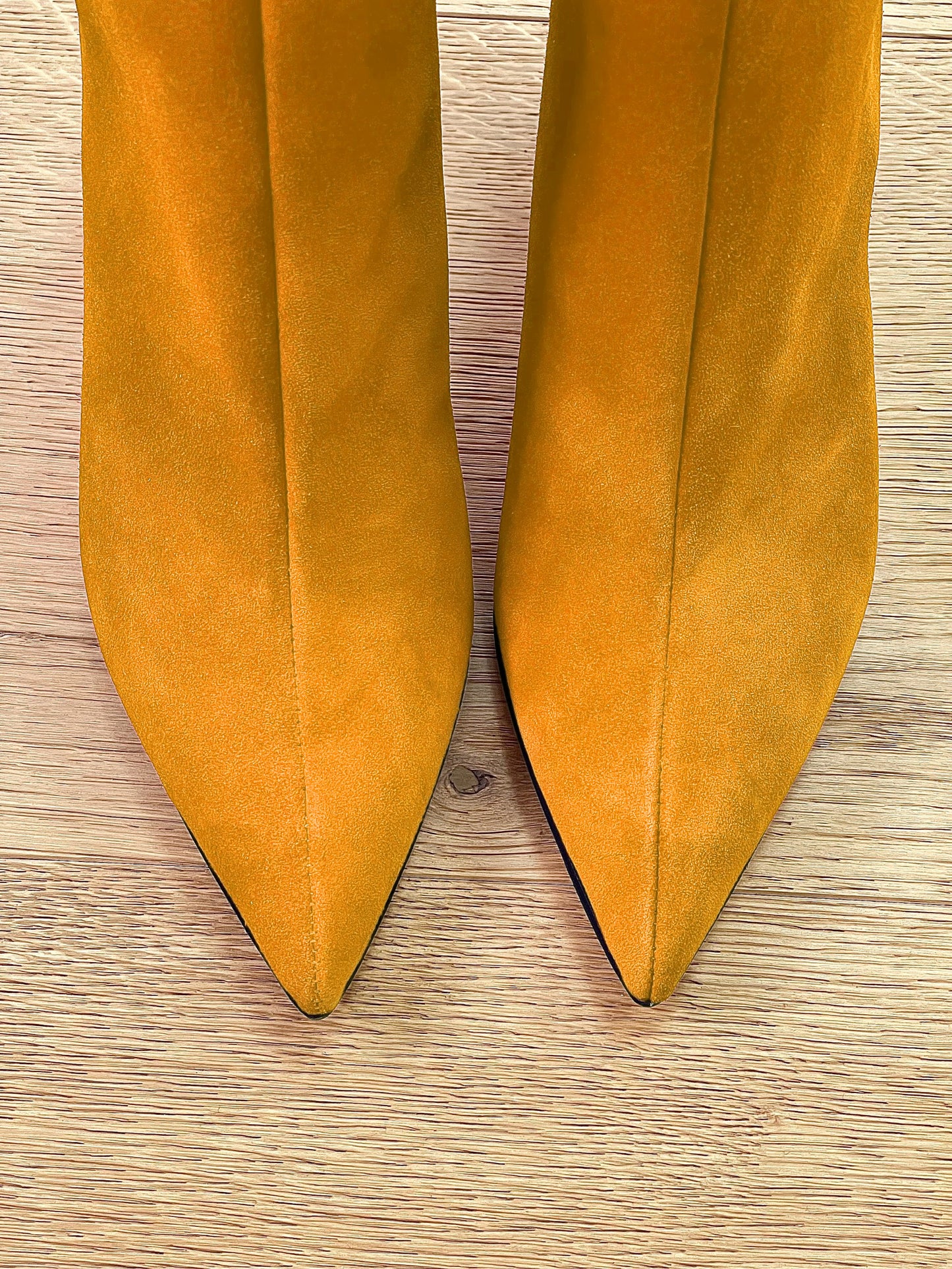 IRIS SUEDE OCHRE