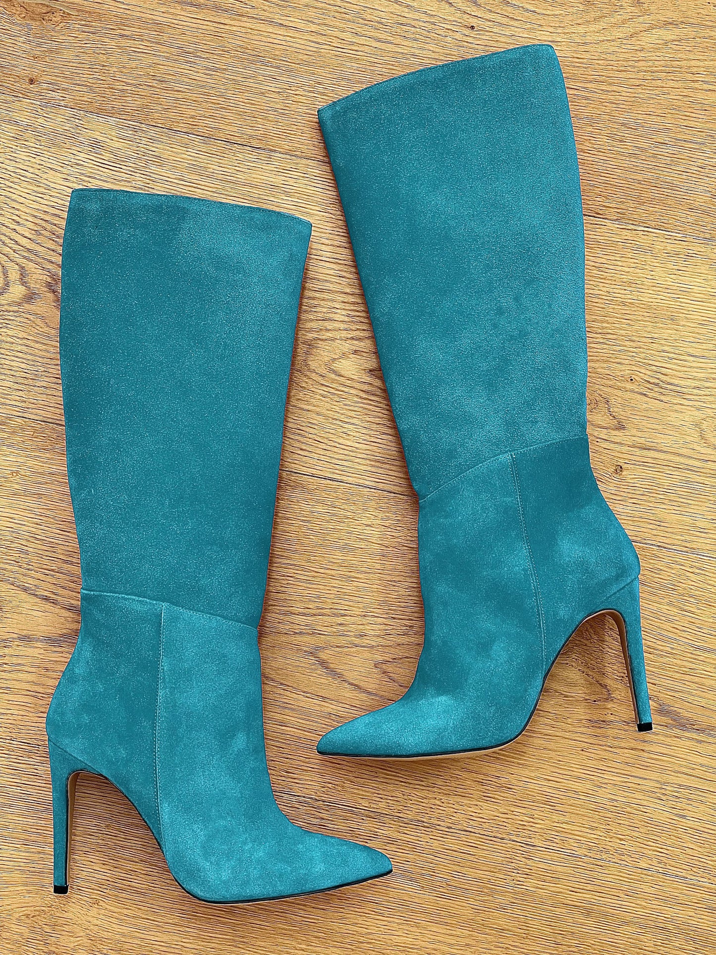 MAYA BLUE SUEDE