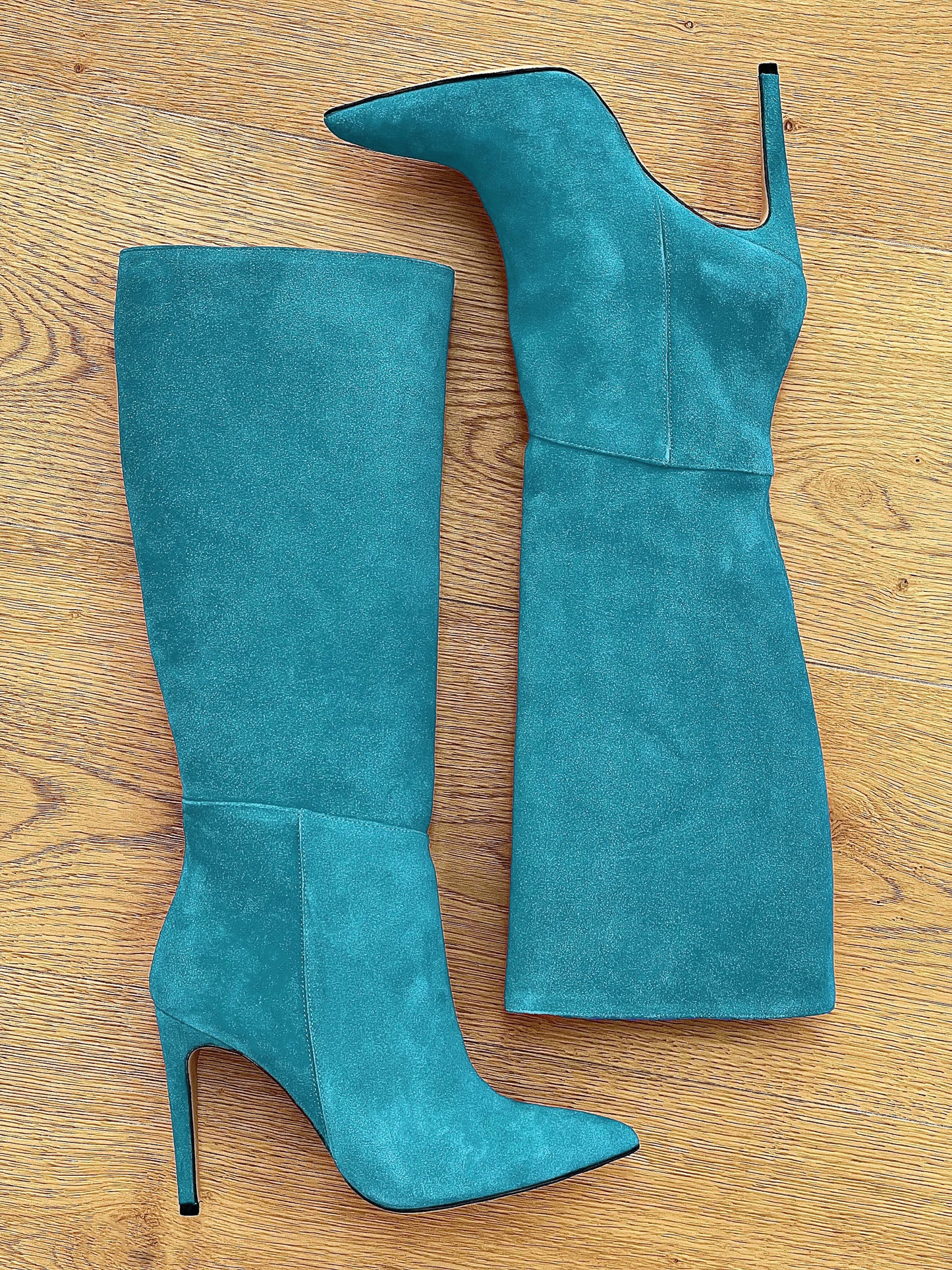 MAYA BLUE SUEDE