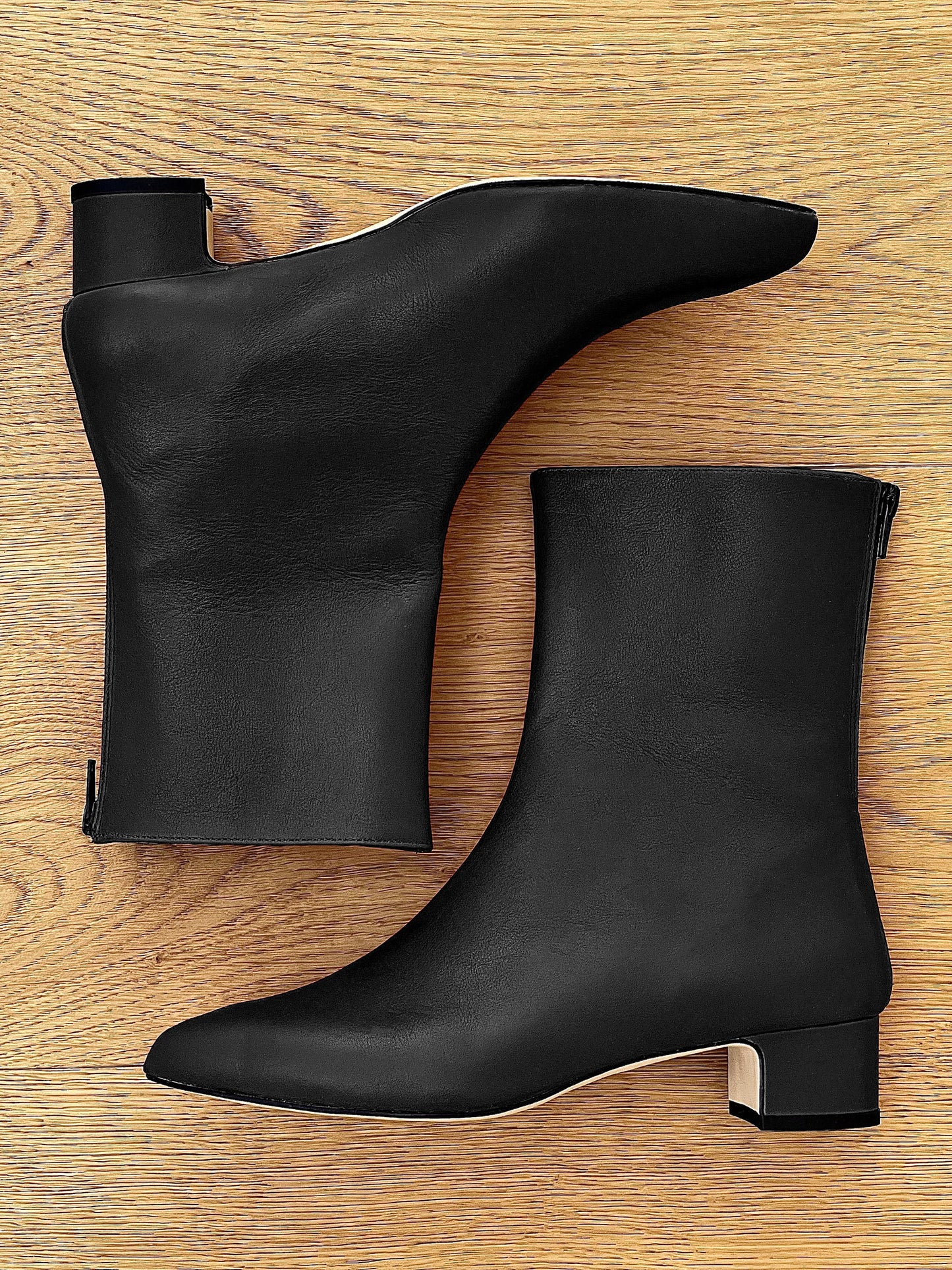 PLANET LEATHER BLACK