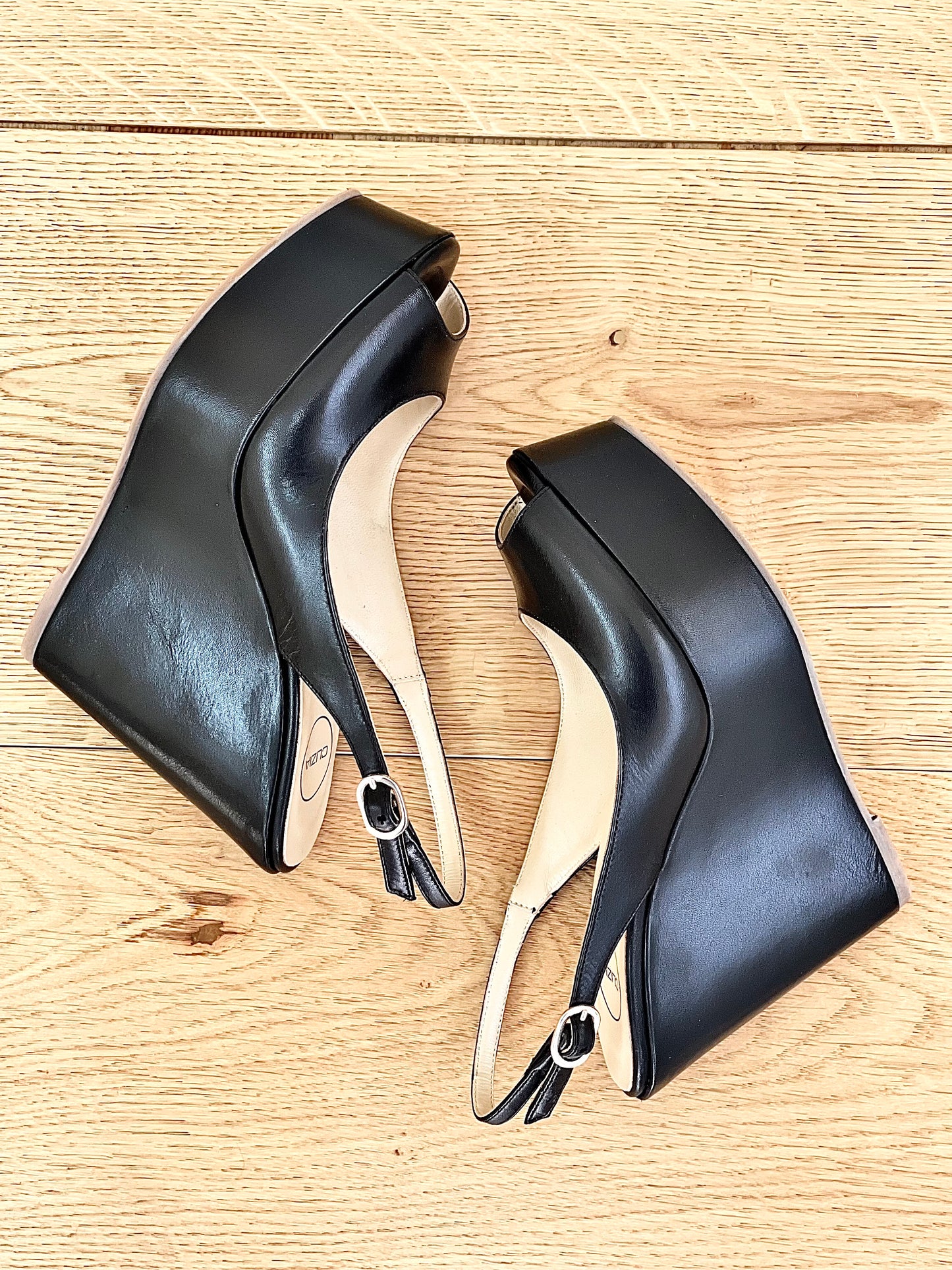 CARACAS LEATHER BLACK