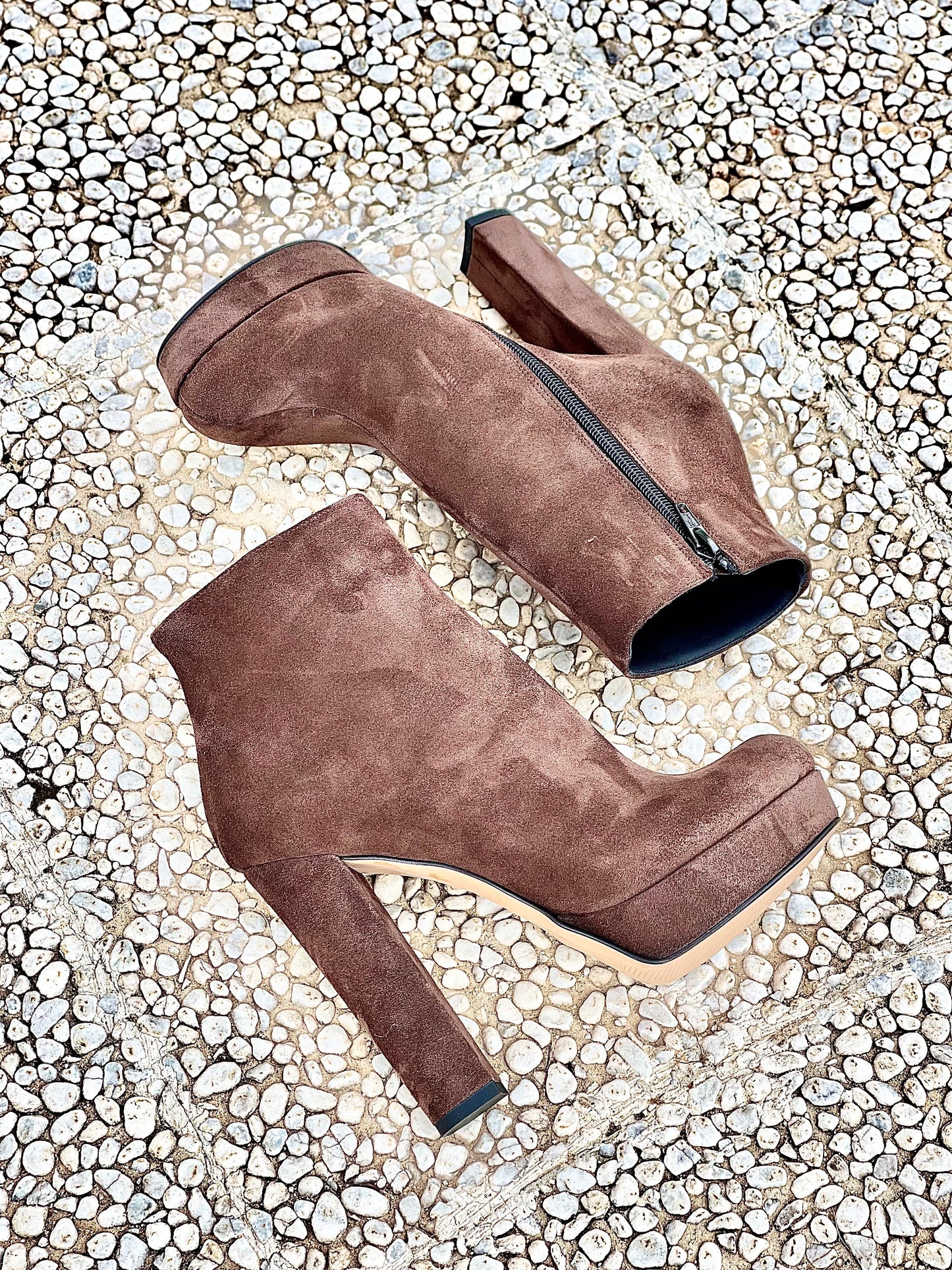 BROWN SUEDE BOB