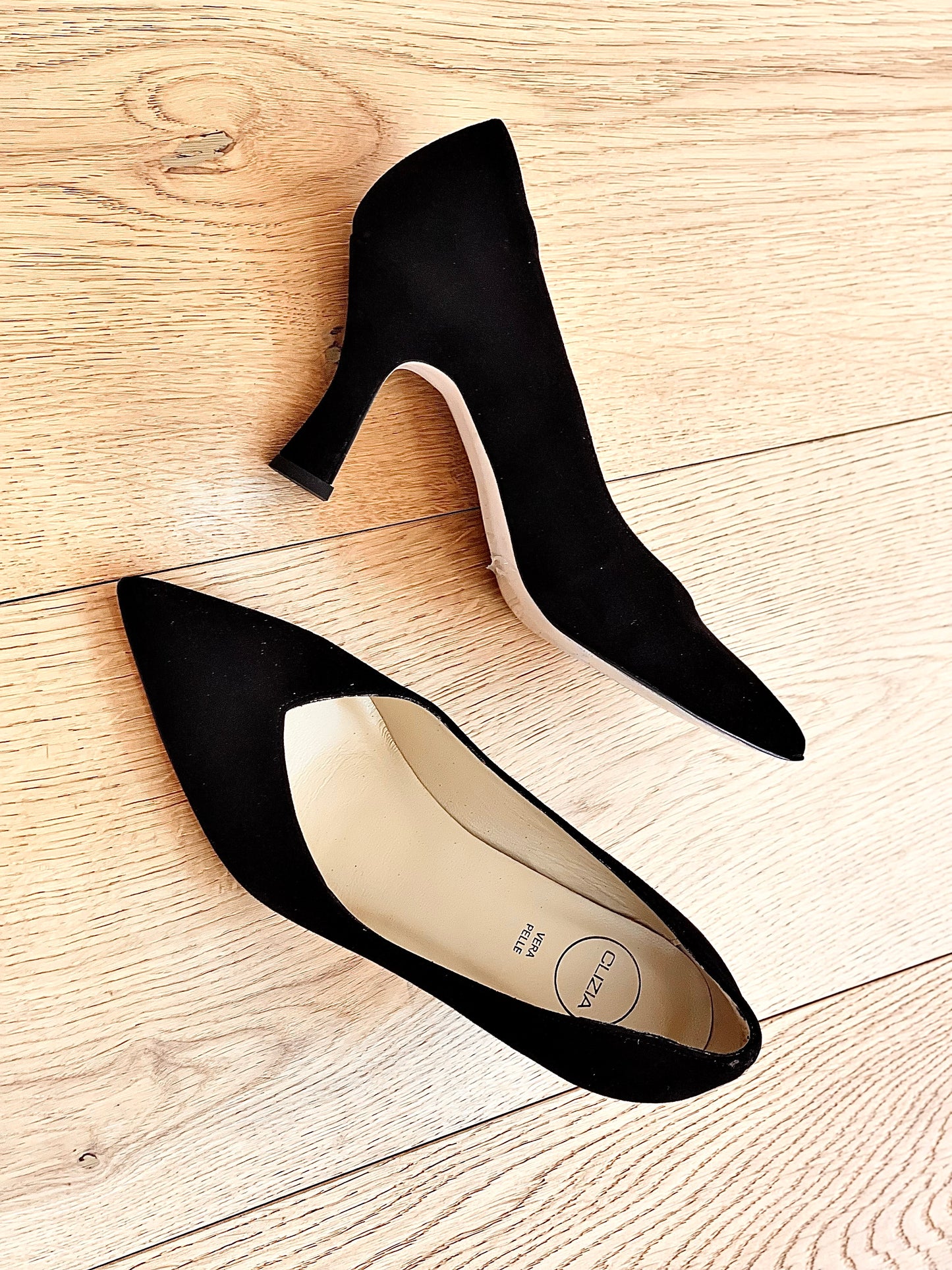 BLACK SUEDE AMALIA