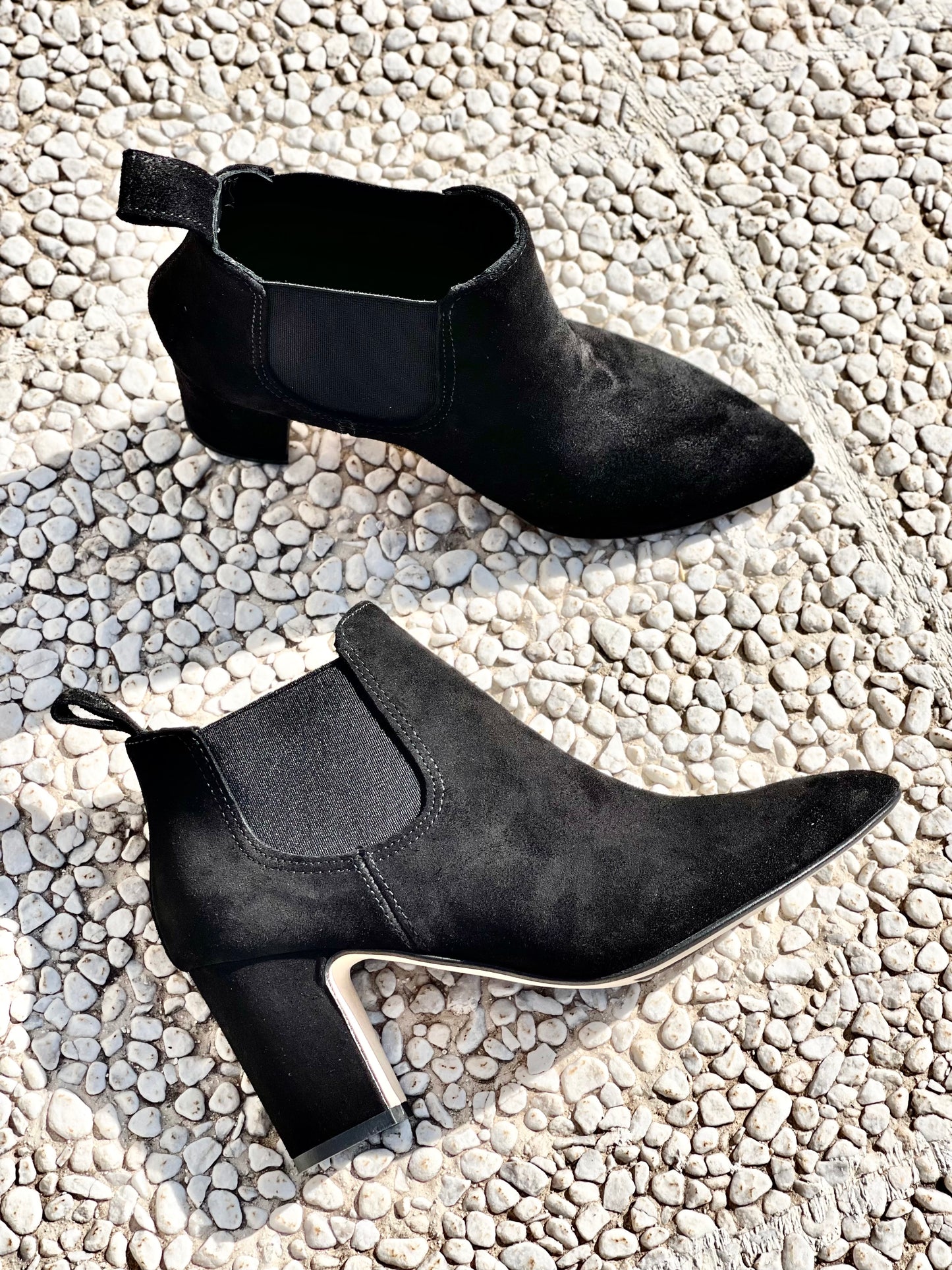 BLACK TUNDRA SUEDE