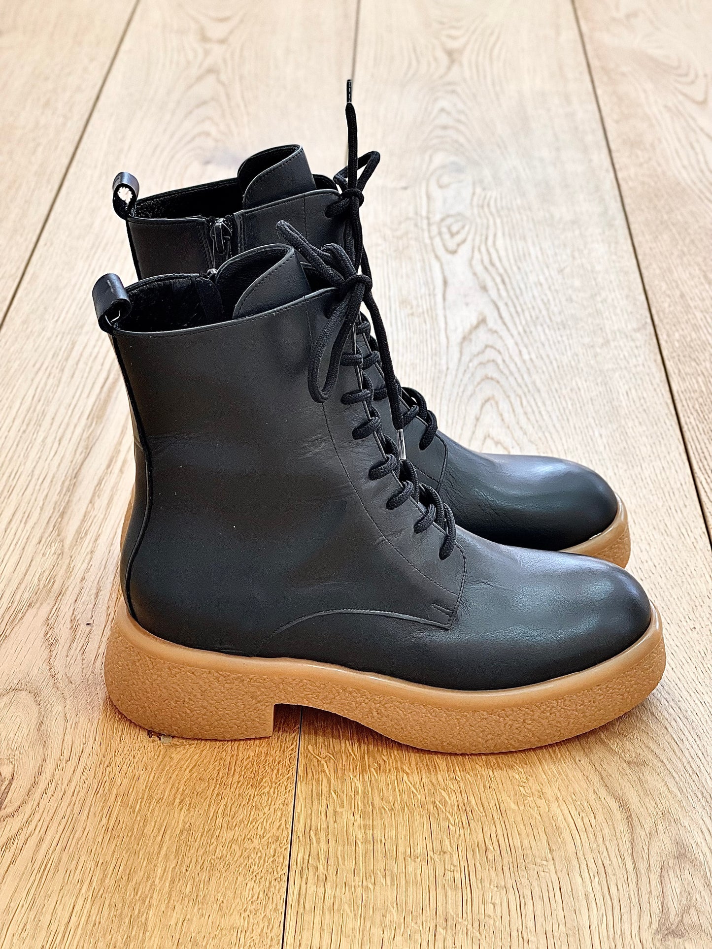 BIX BLACK LEATHER