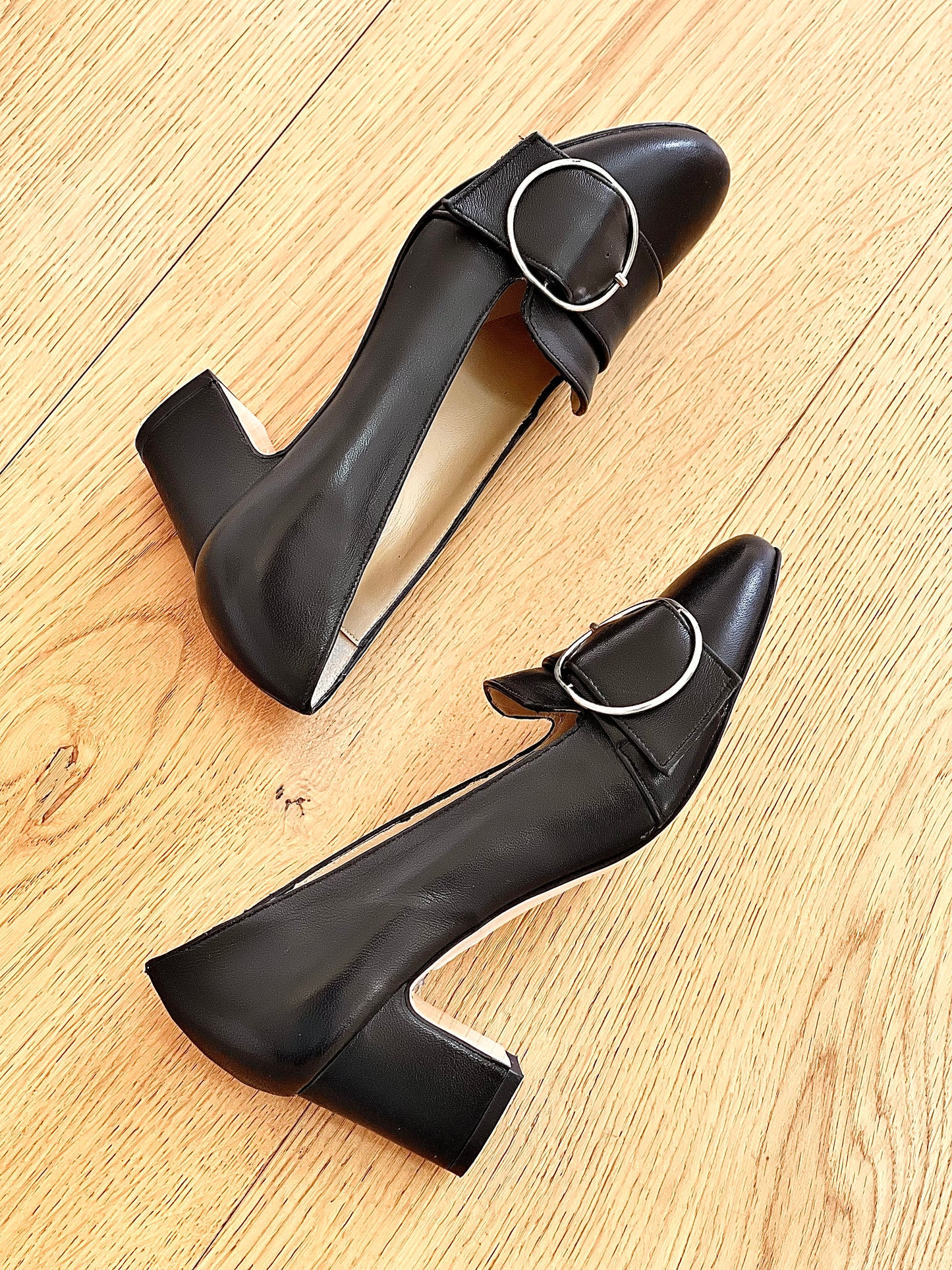 BLACK LEATHER PRUE