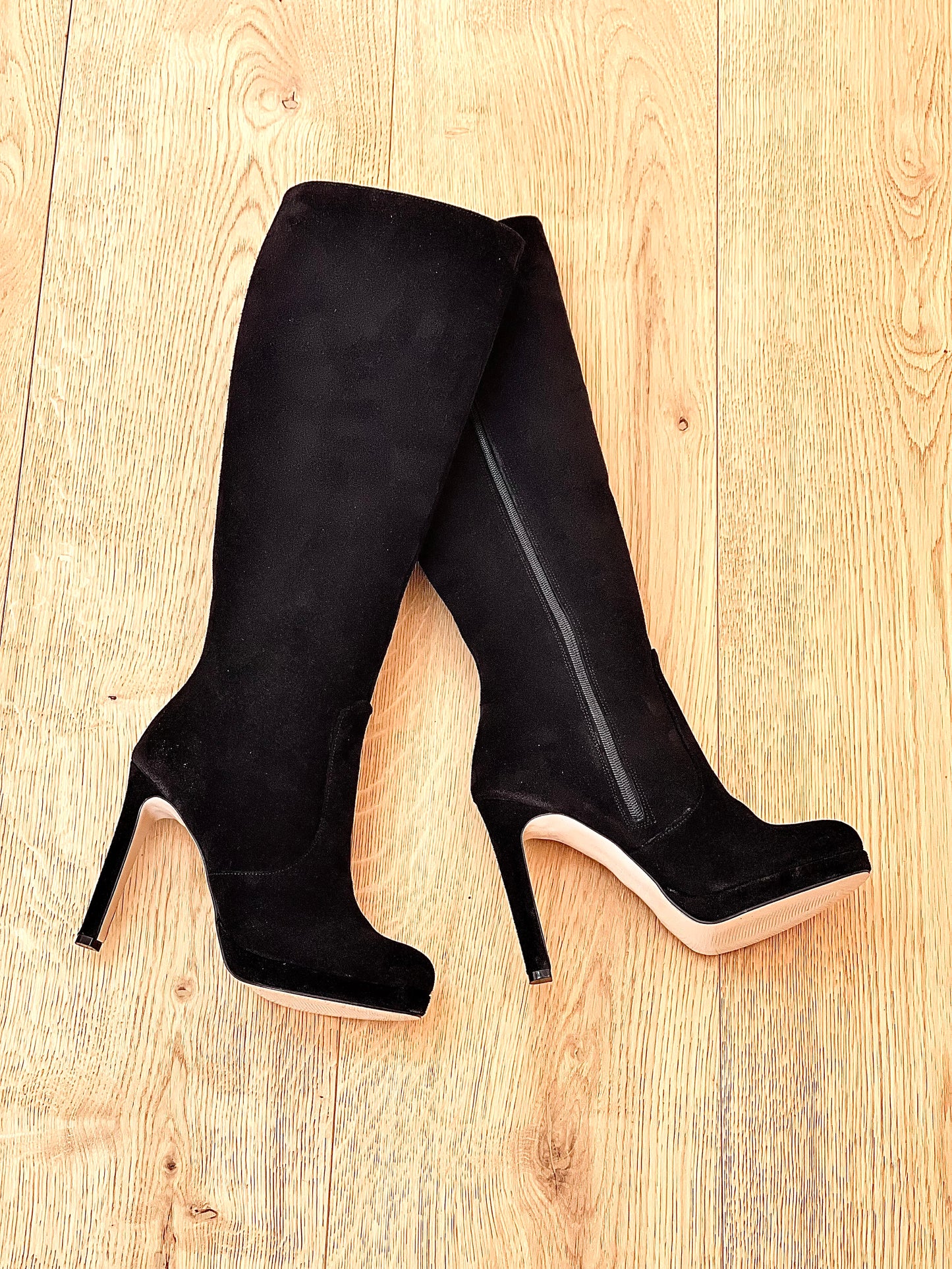 BLACK SUEDE PRAGUE
