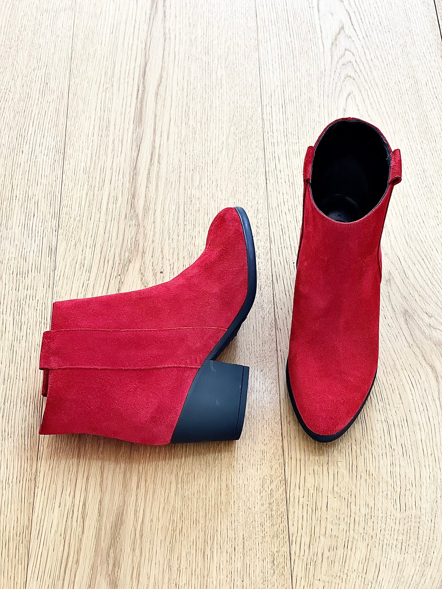 RED SUEDE TESSA