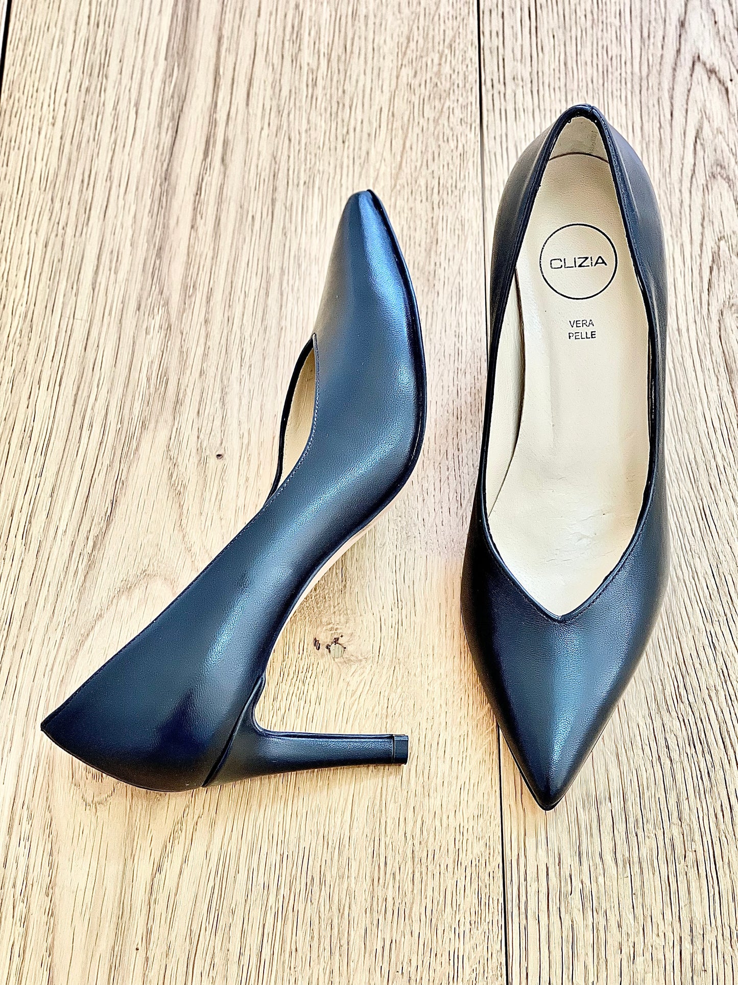 ASHLEY LEATHER BLACK