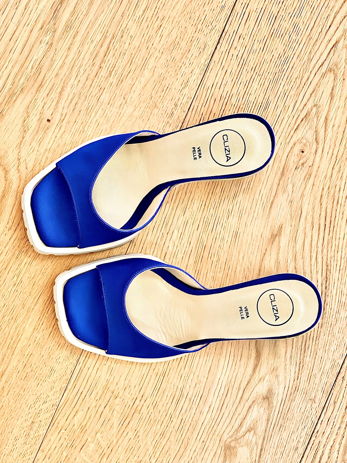 KAI SATIN BLUETTE