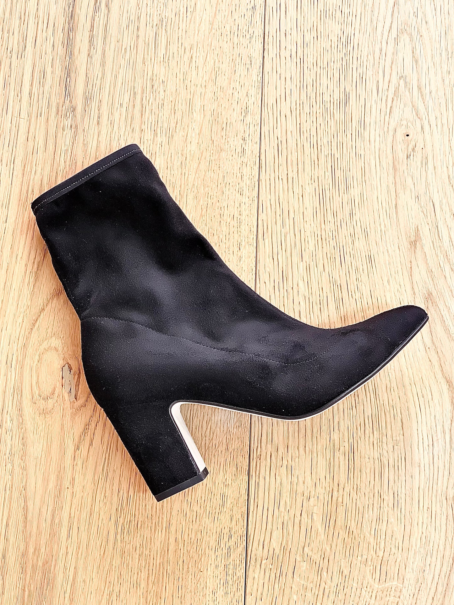 BLACK SUEDE ROKU