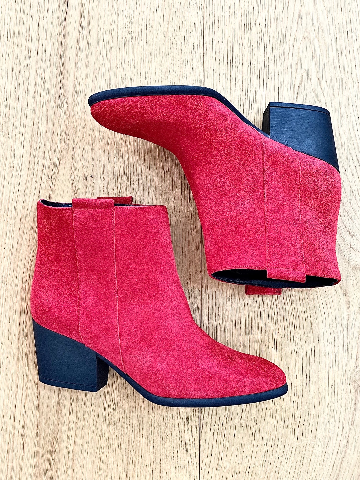 RED SUEDE TESSA