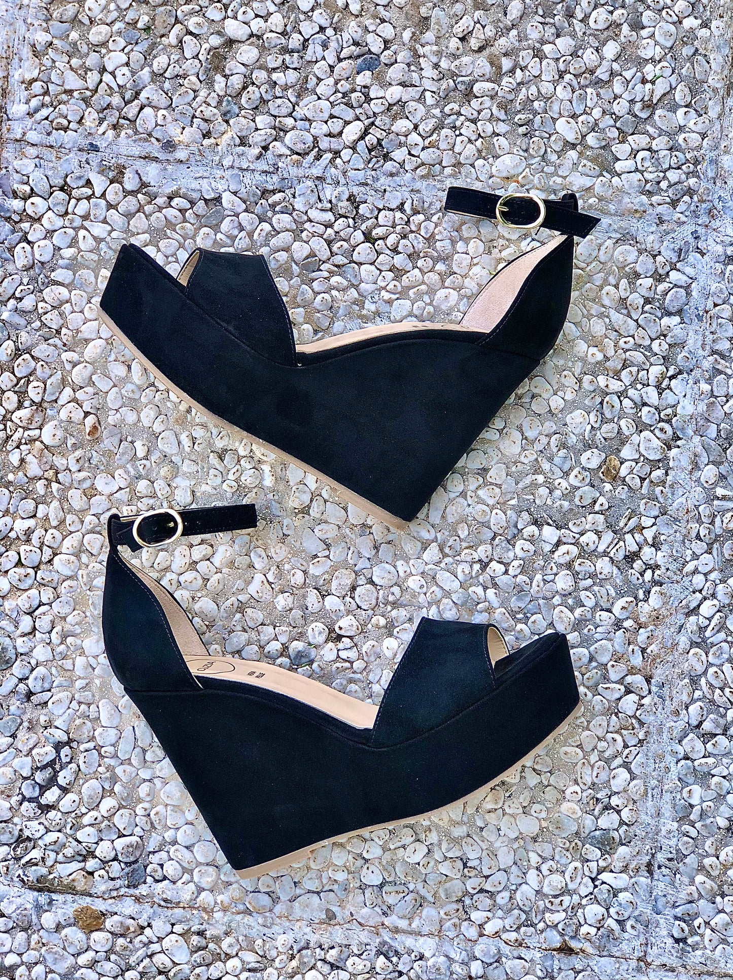 MOMA BLACK SUEDE