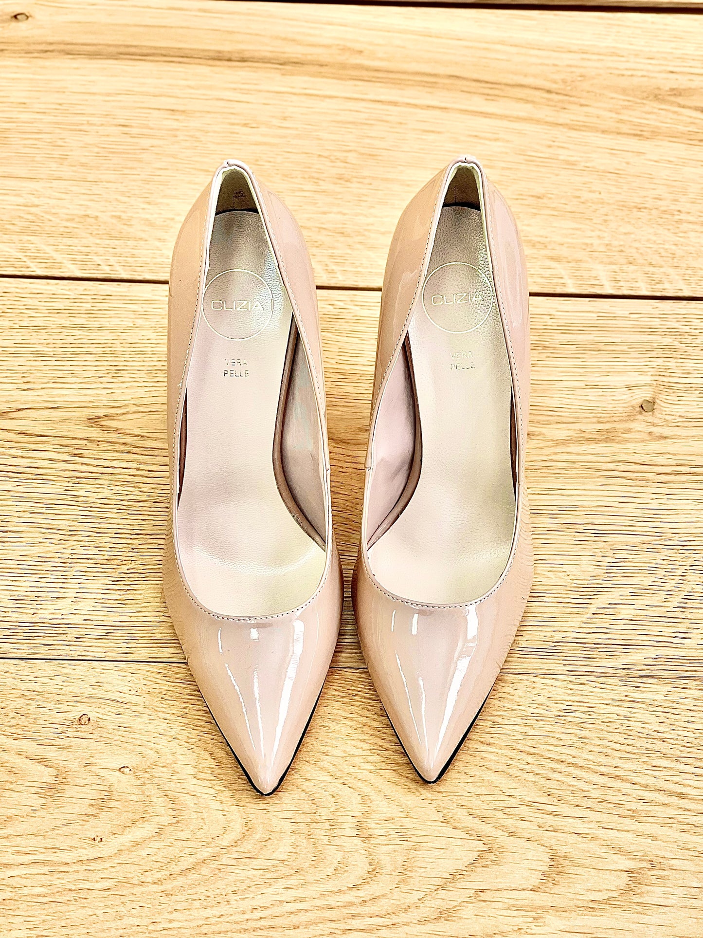 NUDE PATENT LEATHER