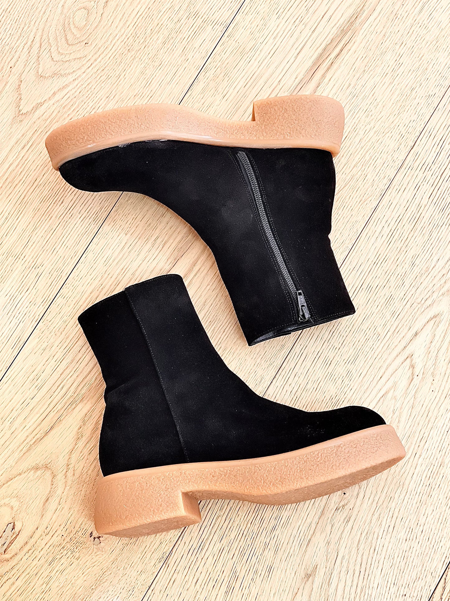 TRAVIS BLACK SUEDE