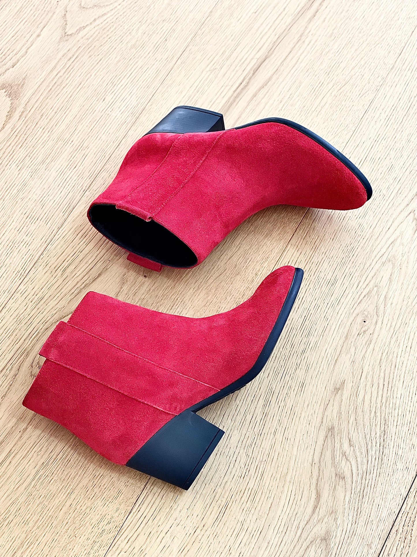 RED SUEDE TESSA