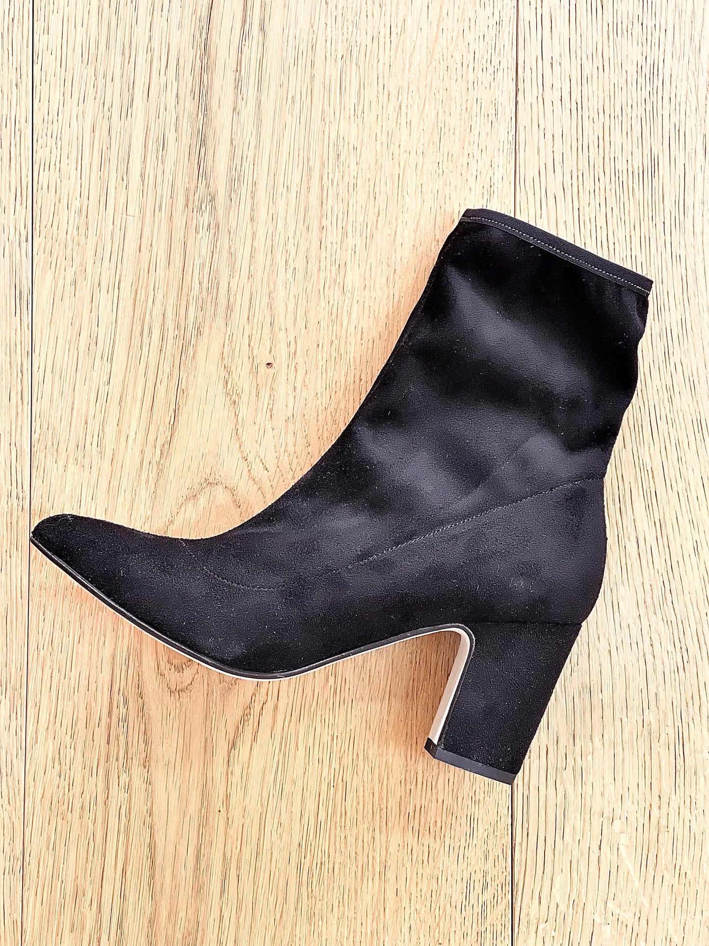 BLACK SUEDE ROKU