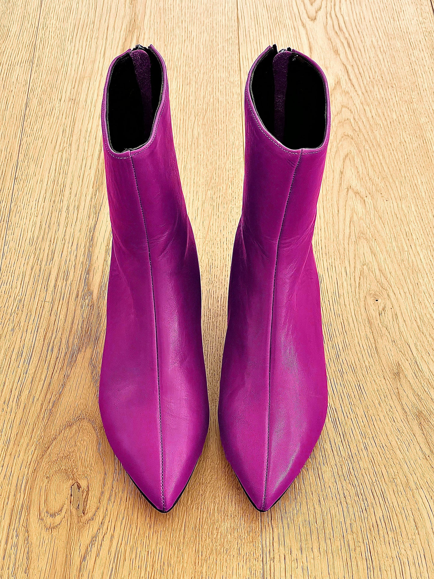 PLANET FUCHSIA LEATHER