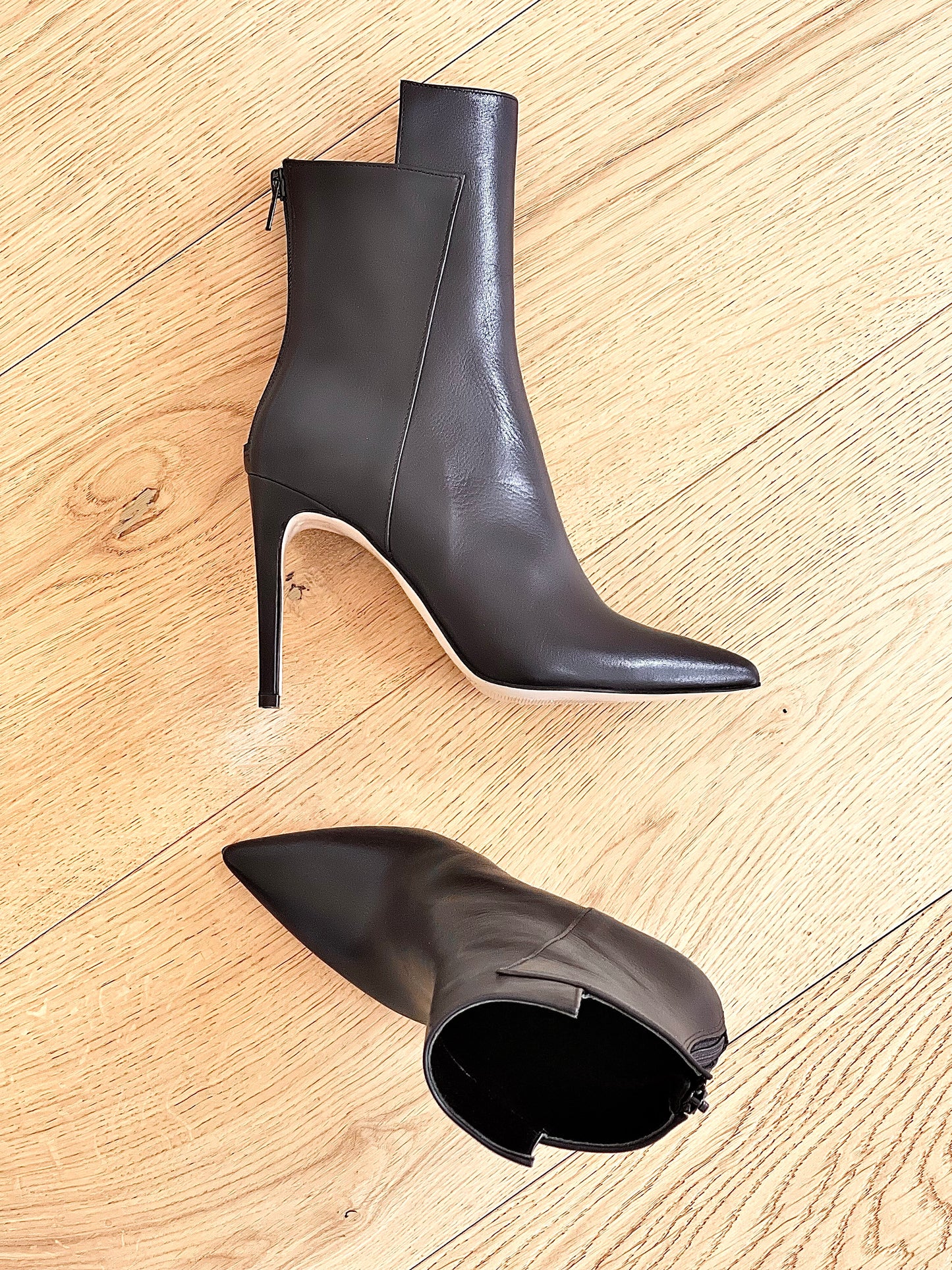LEVEL BLACK LEATHER