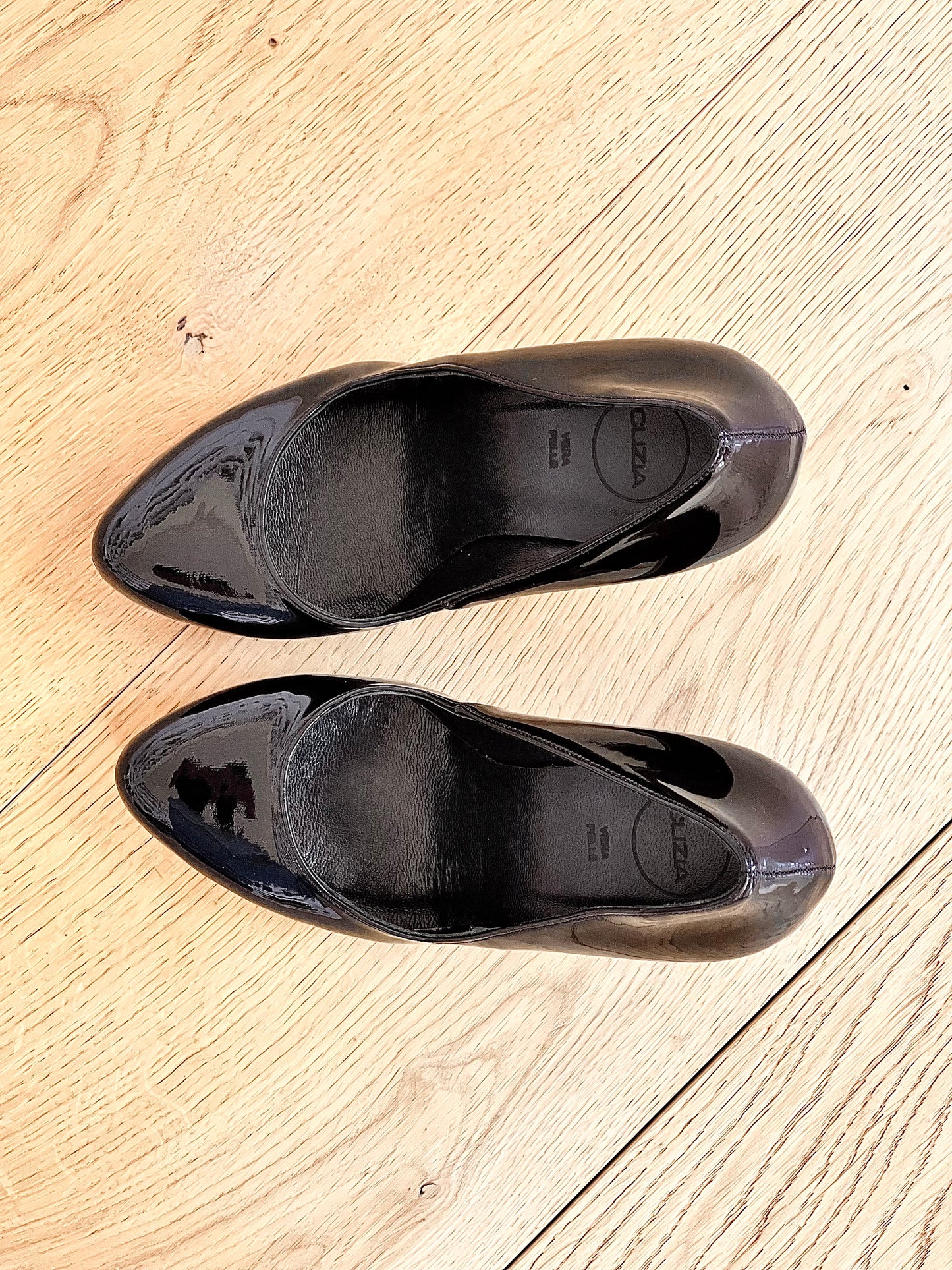 CANCUN BLACK PATENT LEATHER