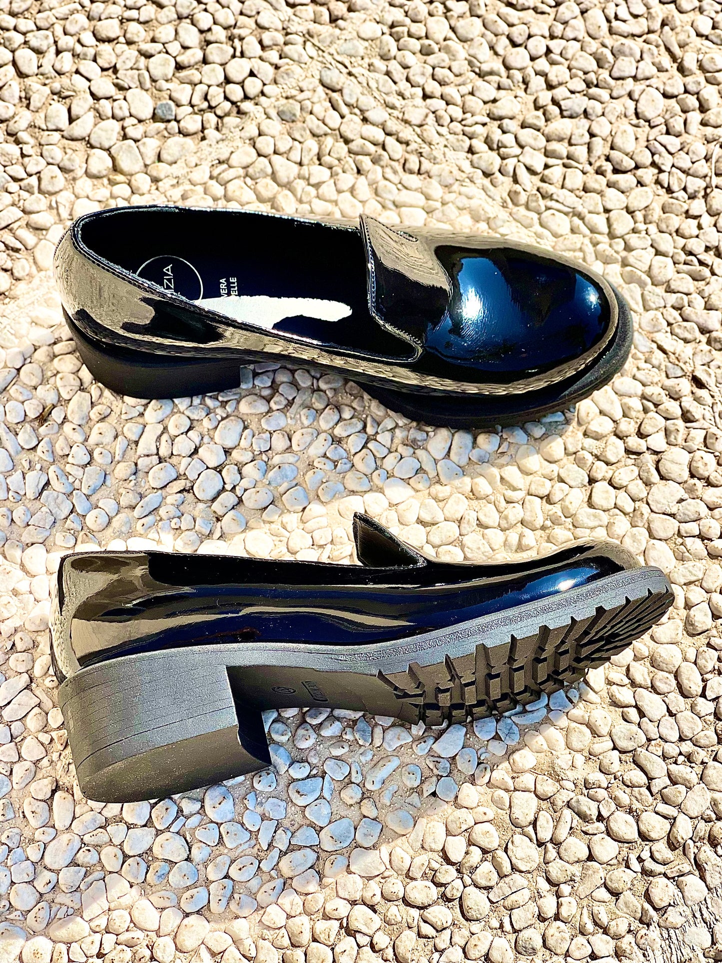 KIKO BLACK PATENT LEATHER