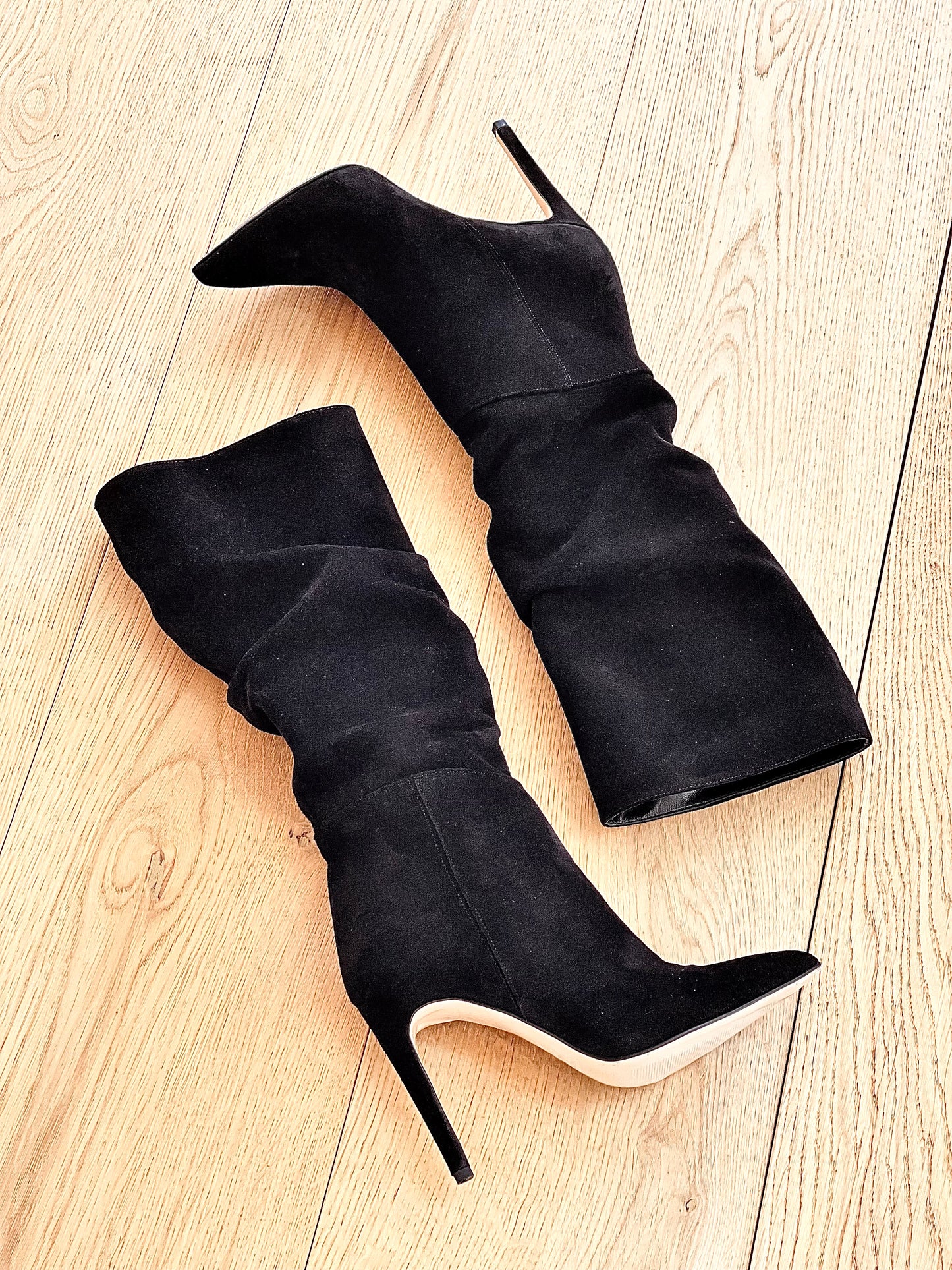 BLACK SUEDE ARZU
