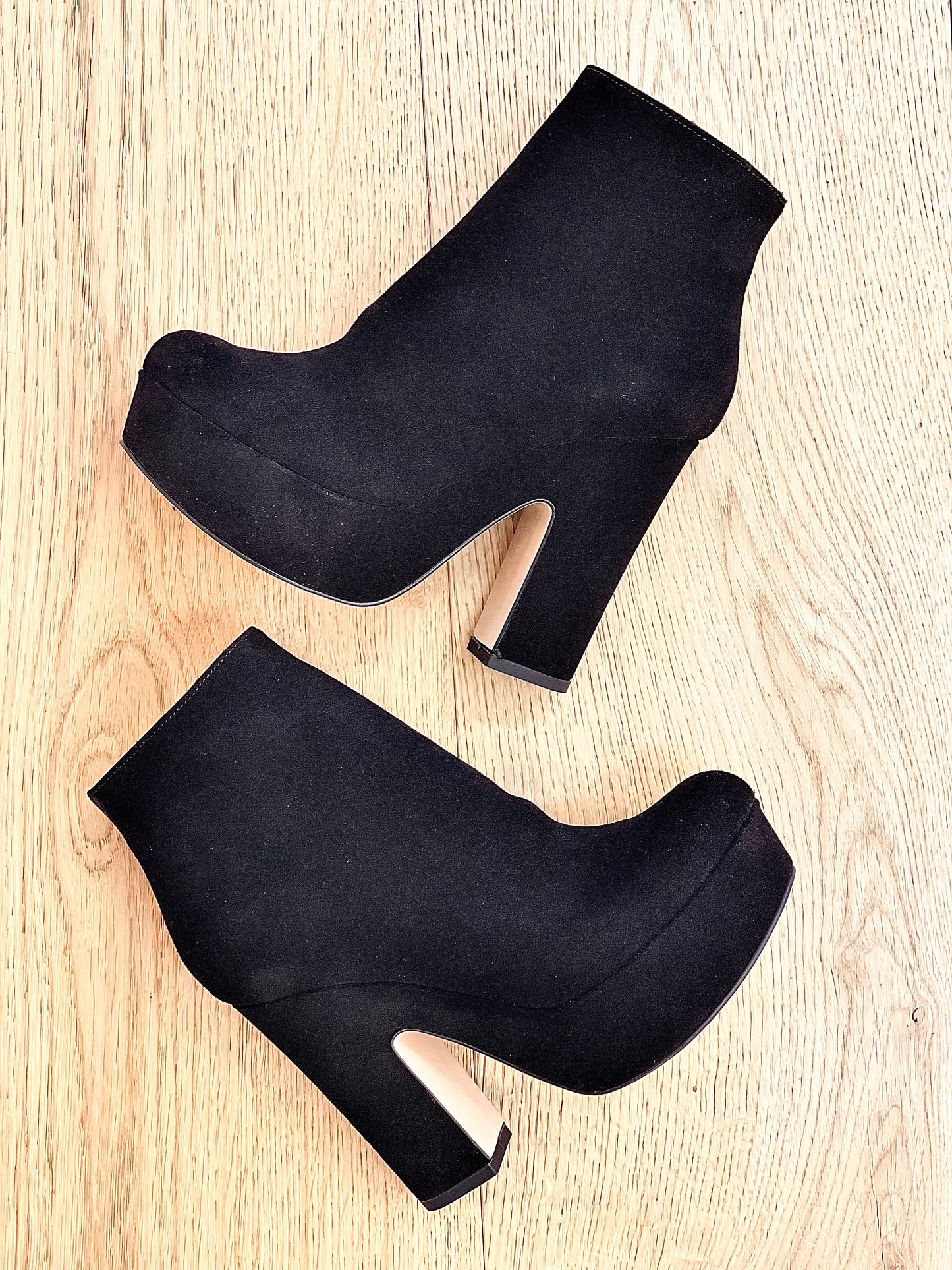 TURAN BLACK SUEDE